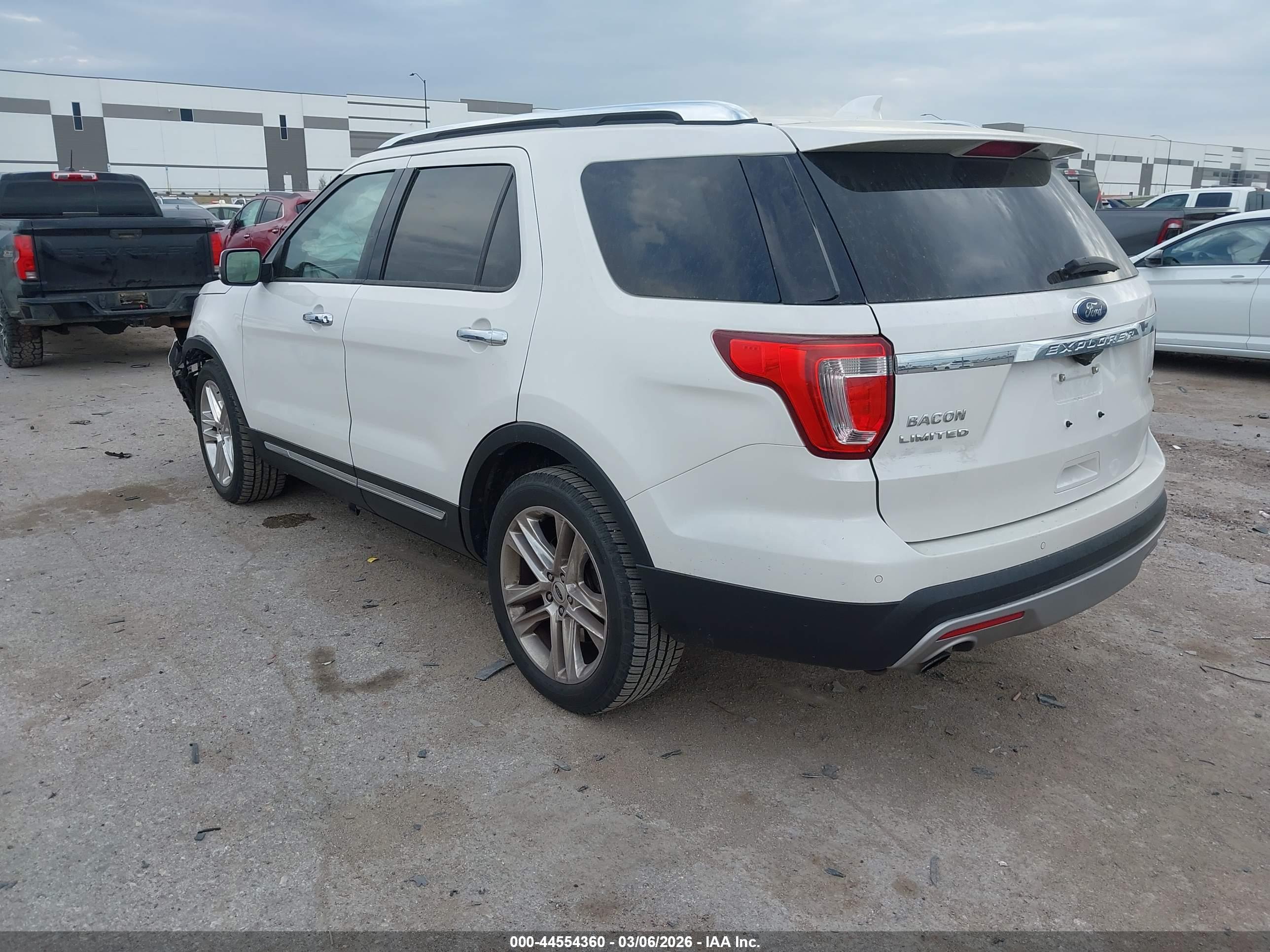 FORD EXPLORER image 3