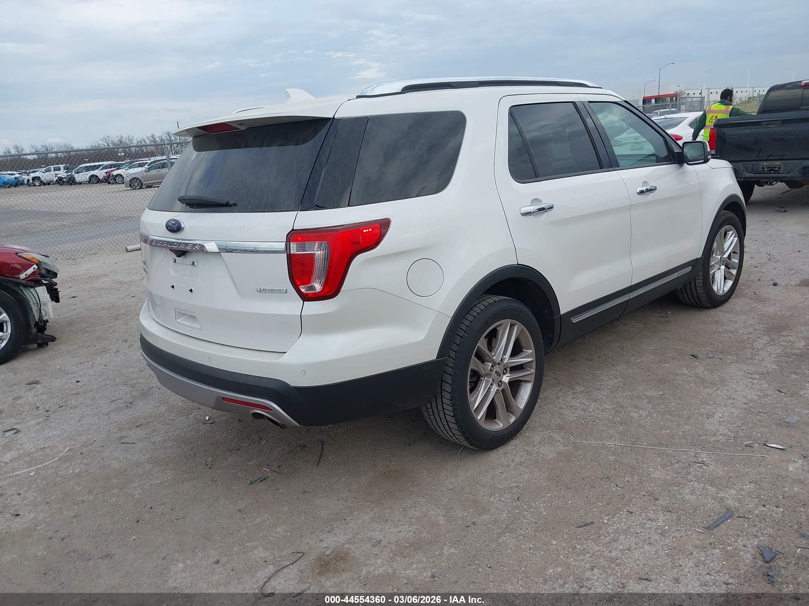 FORD EXPLORER image 4