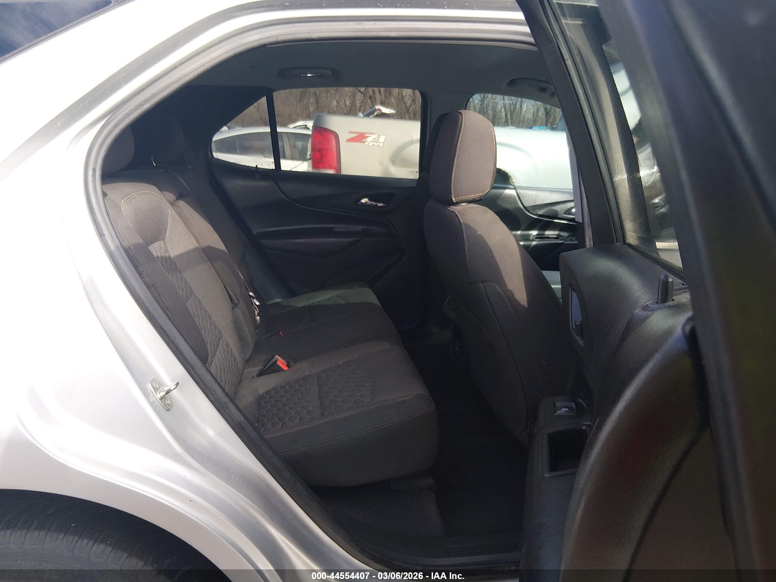 CHEVROLET EQUINOX image 8