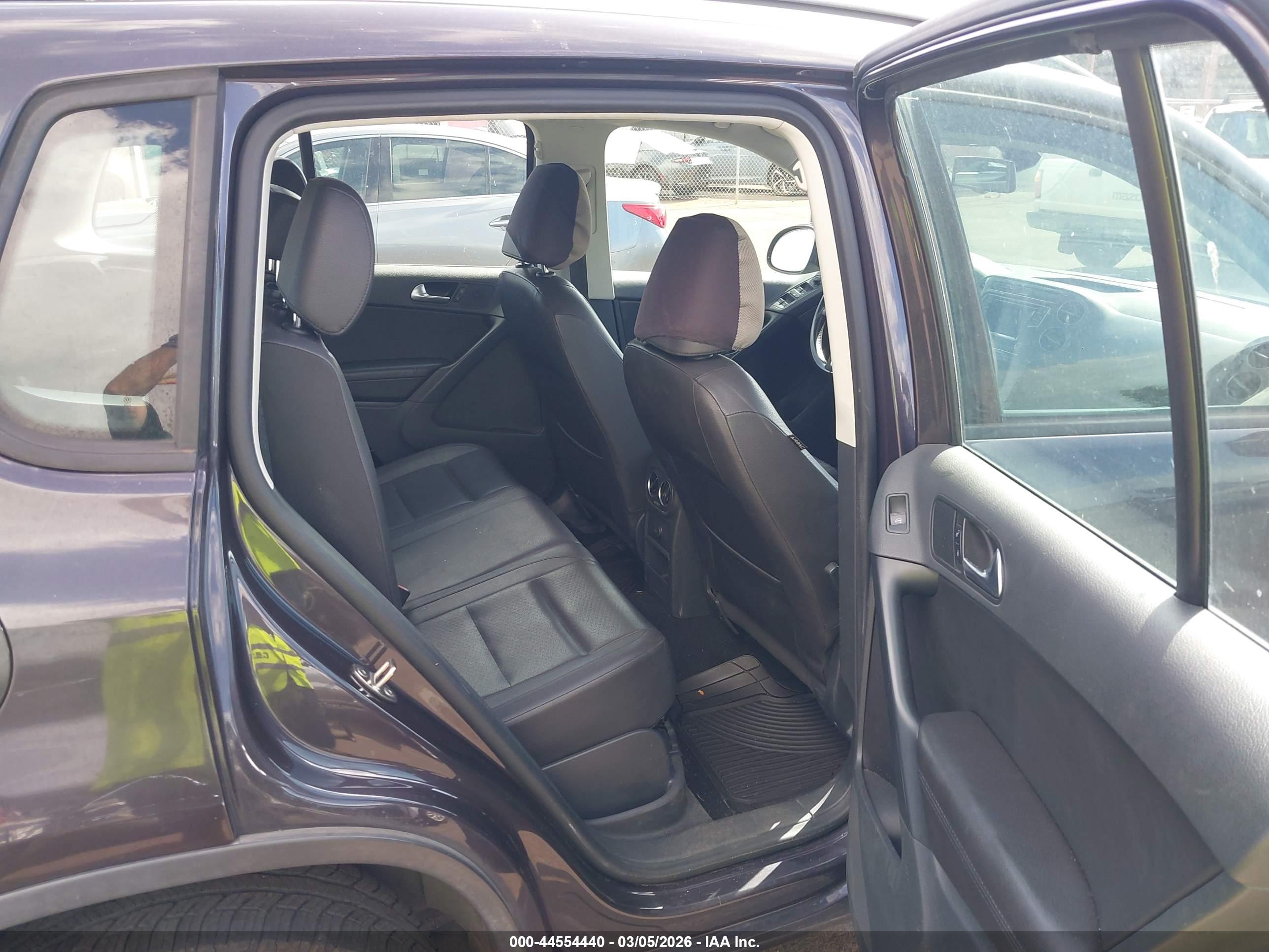 VOLKSWAGEN TIGUAN image 8