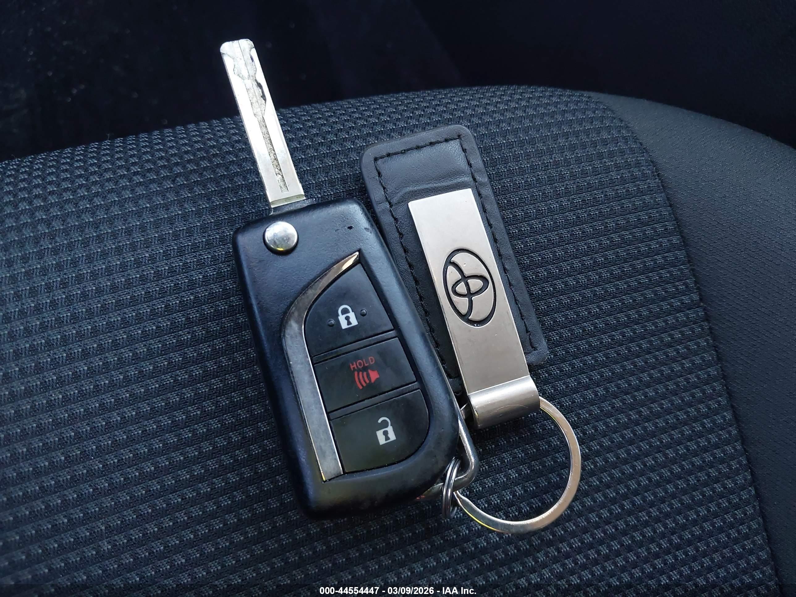 TOYOTA RAV4 image 11