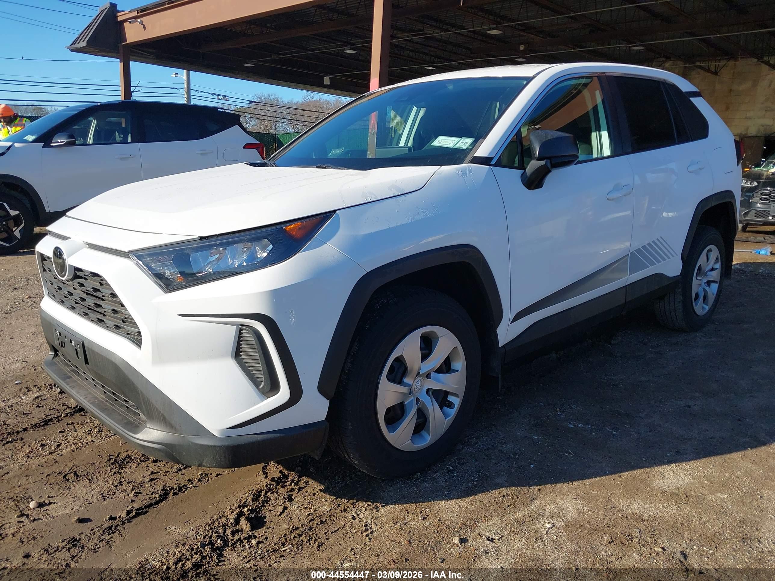 TOYOTA RAV4 image 2