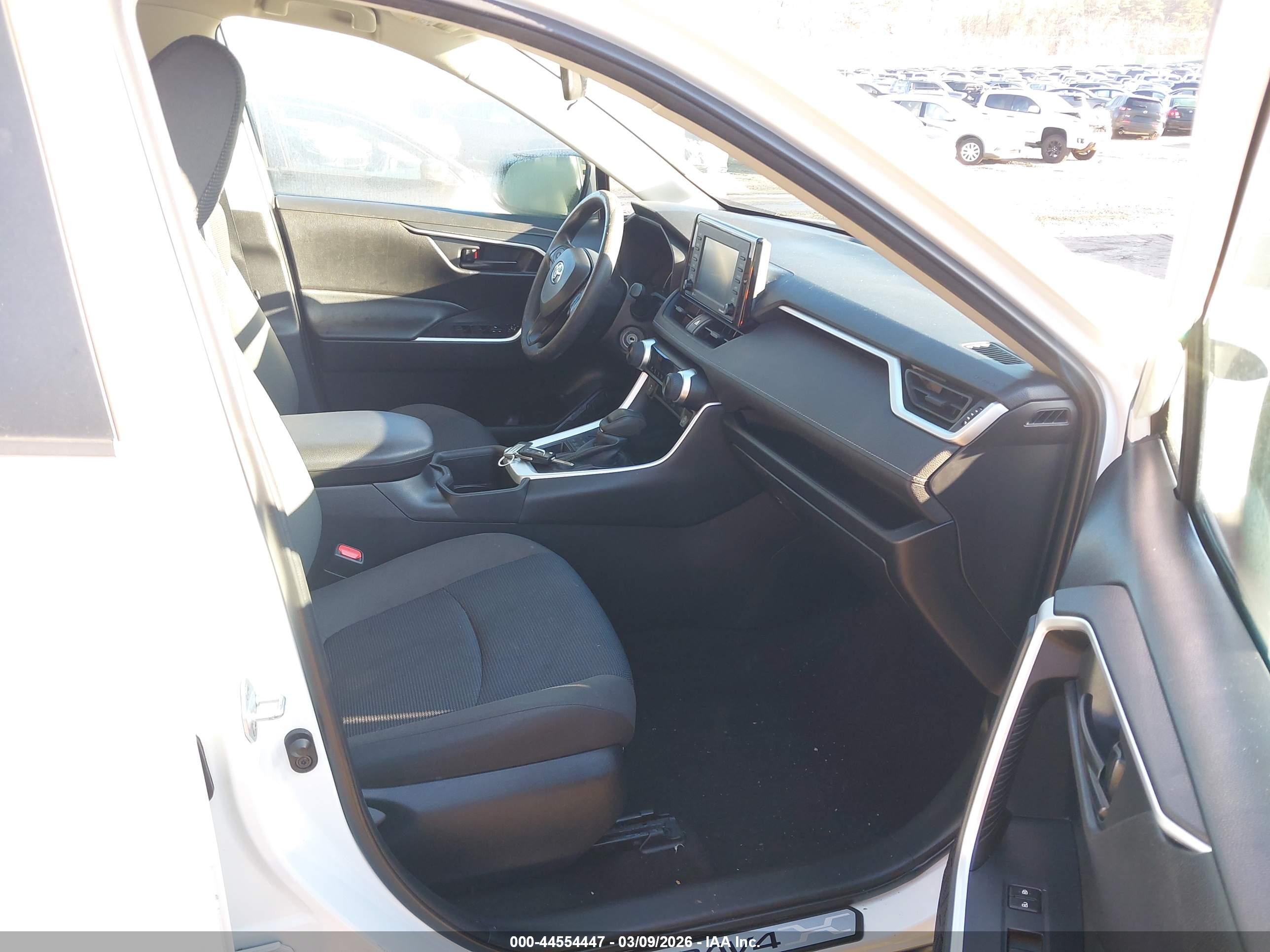 TOYOTA RAV4 image 5