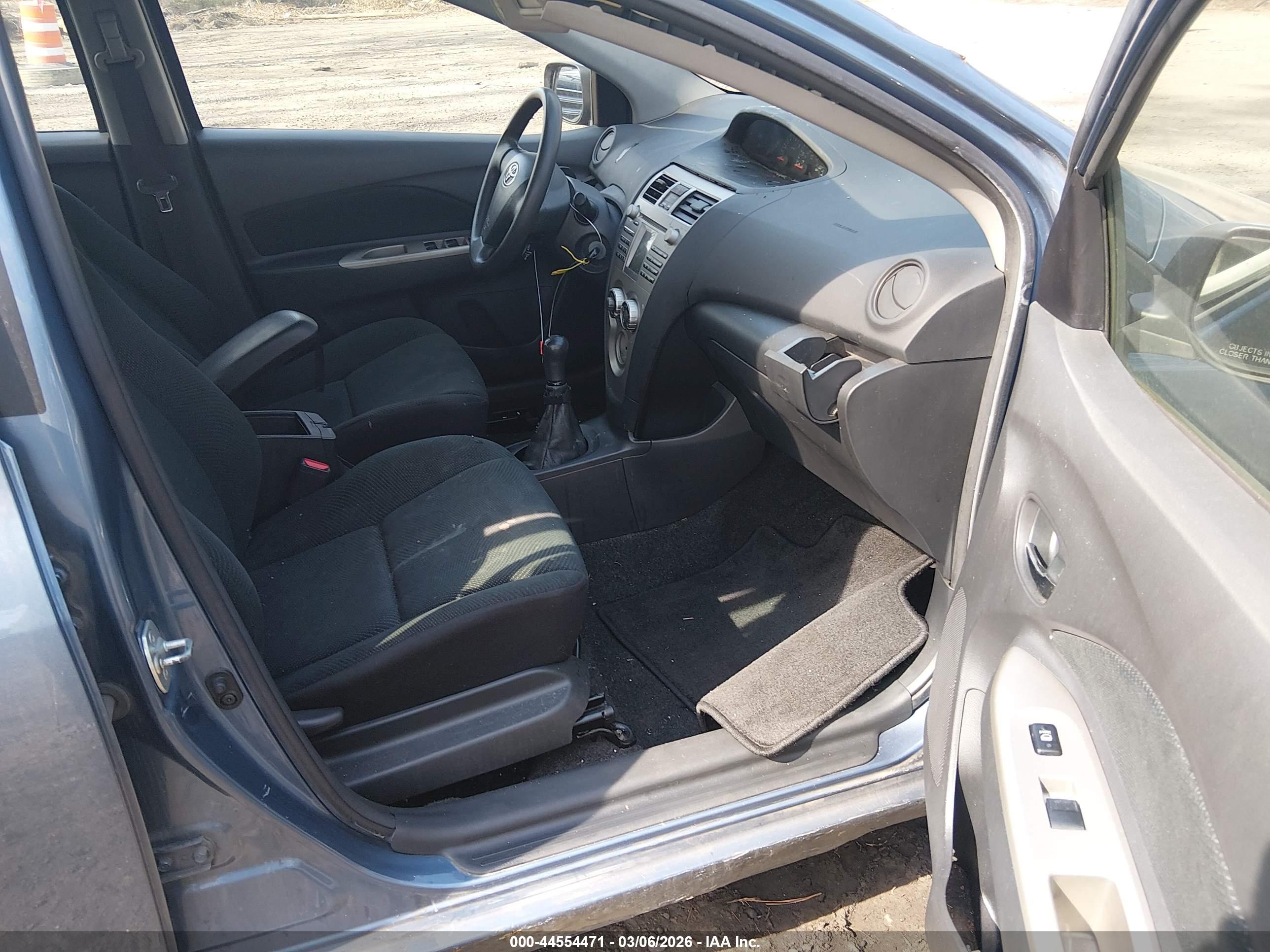 TOYOTA YARIS image 5