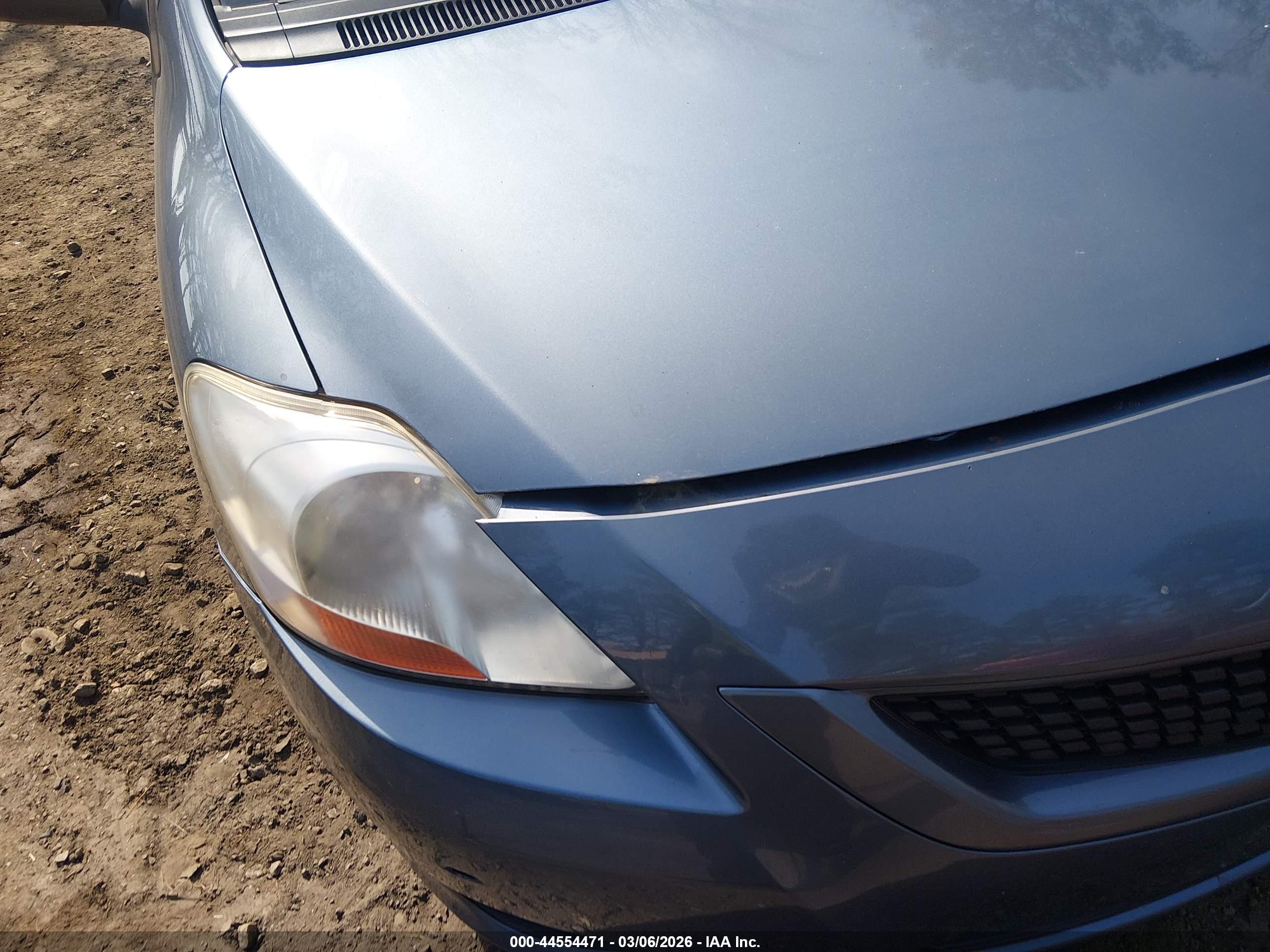 TOYOTA YARIS image 6