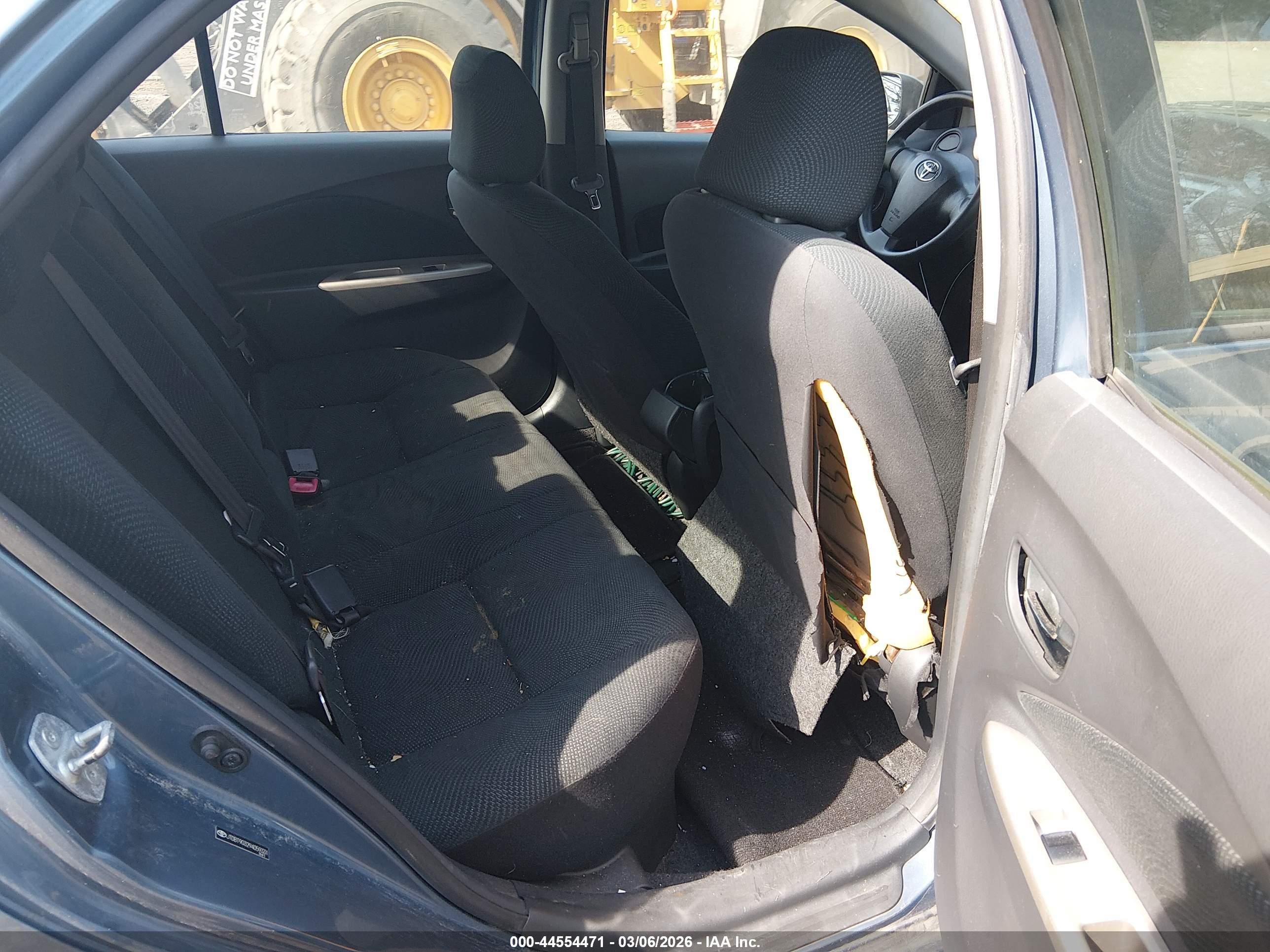 TOYOTA YARIS image 8