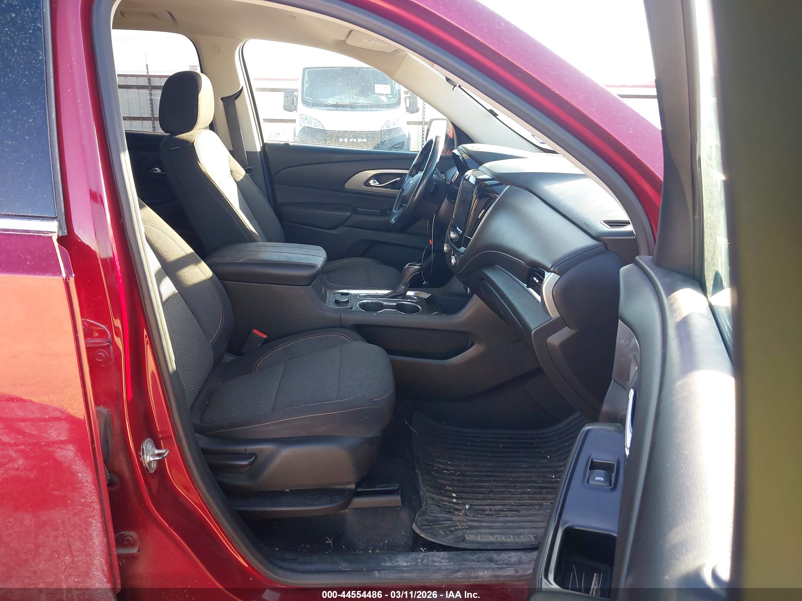 CHEVROLET TRAVERSE image 5