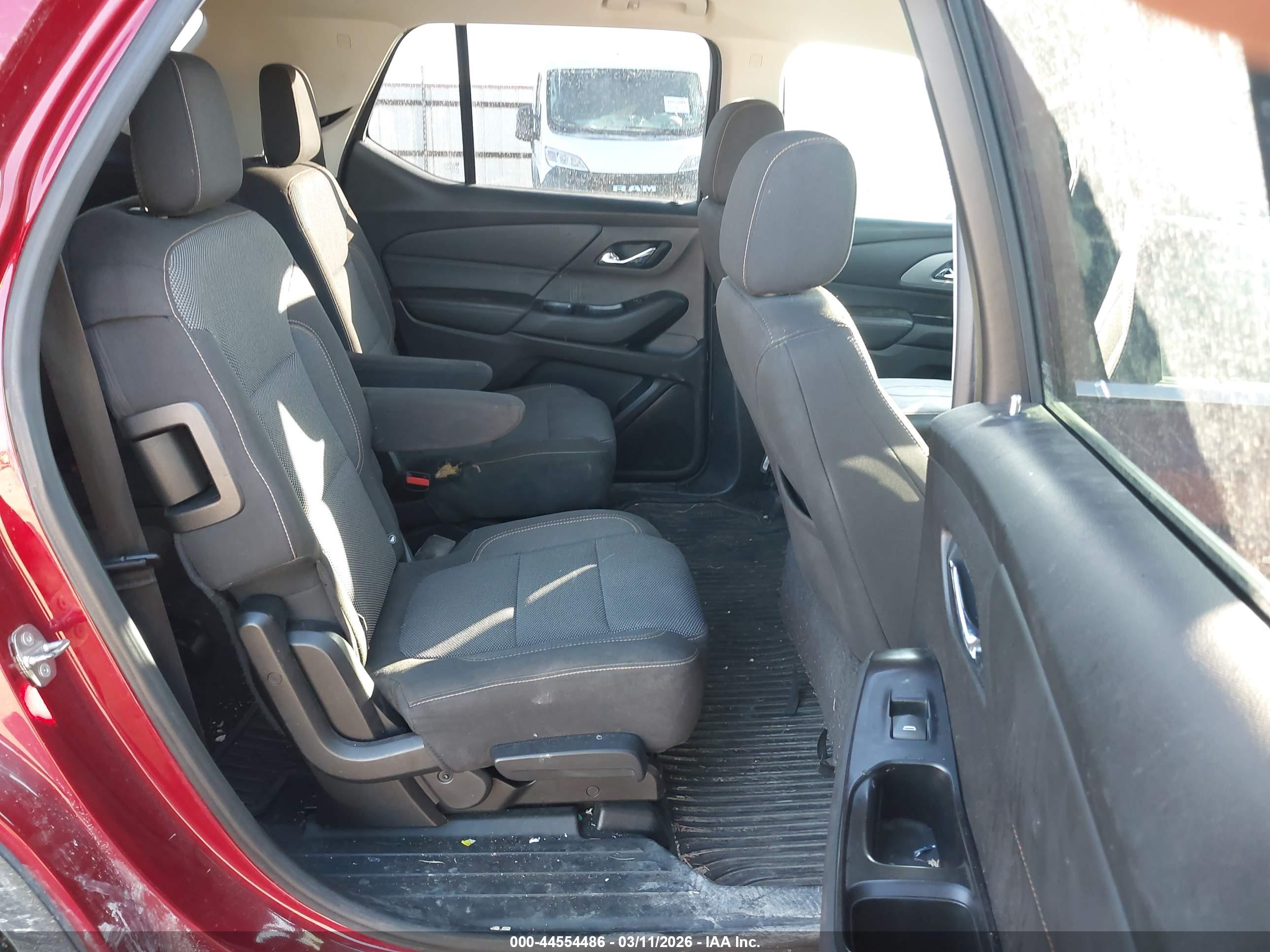 CHEVROLET TRAVERSE image 8