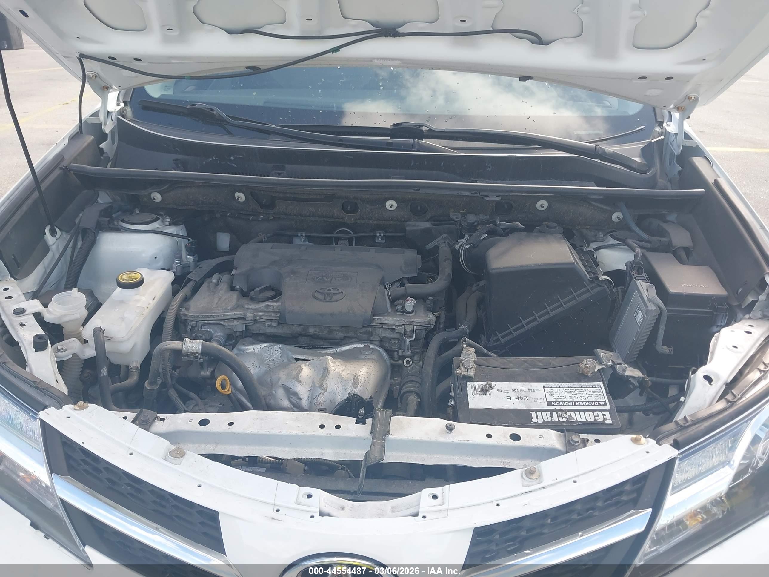 TOYOTA RAV4 image 10