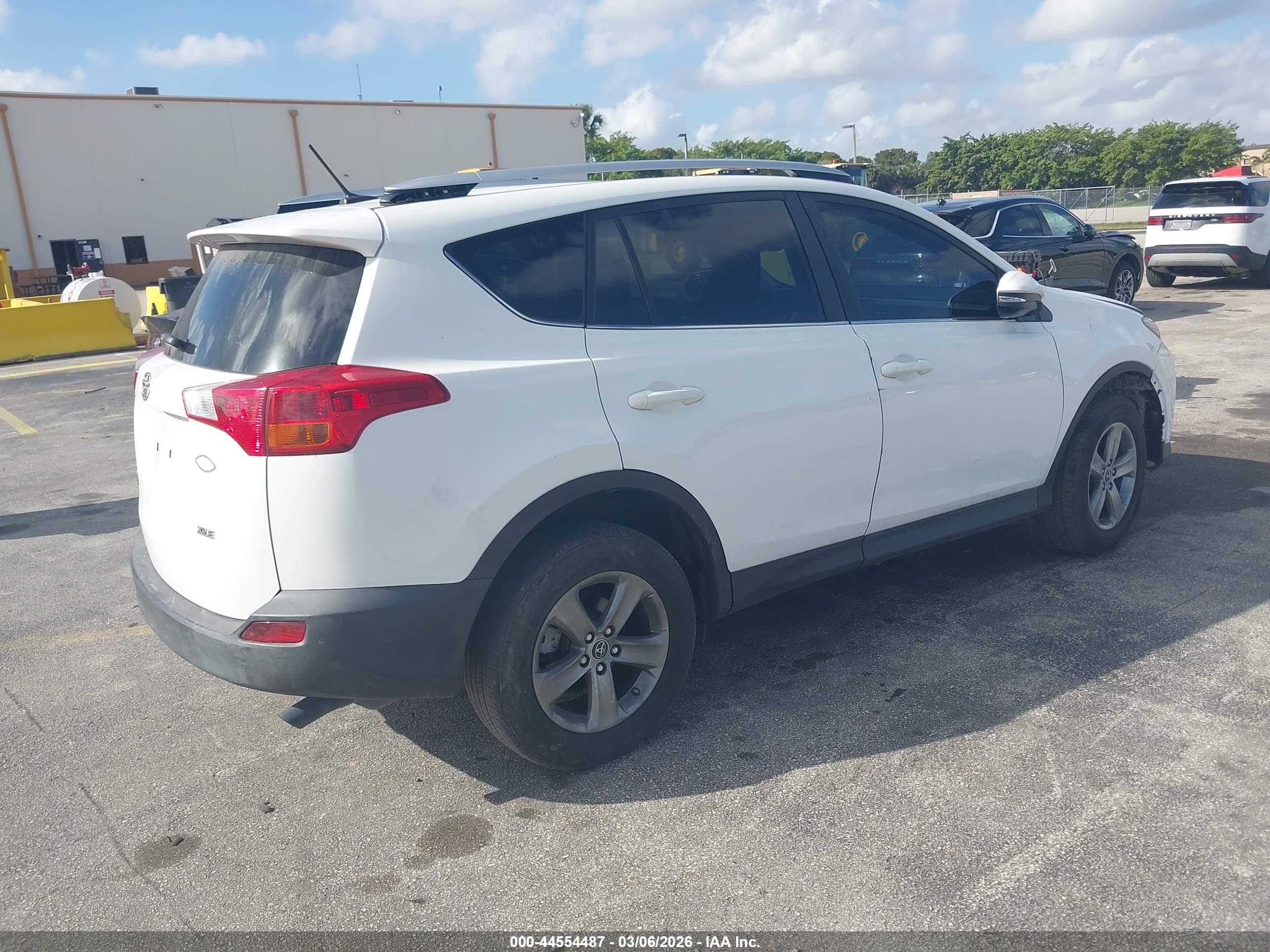 TOYOTA RAV4 image 4