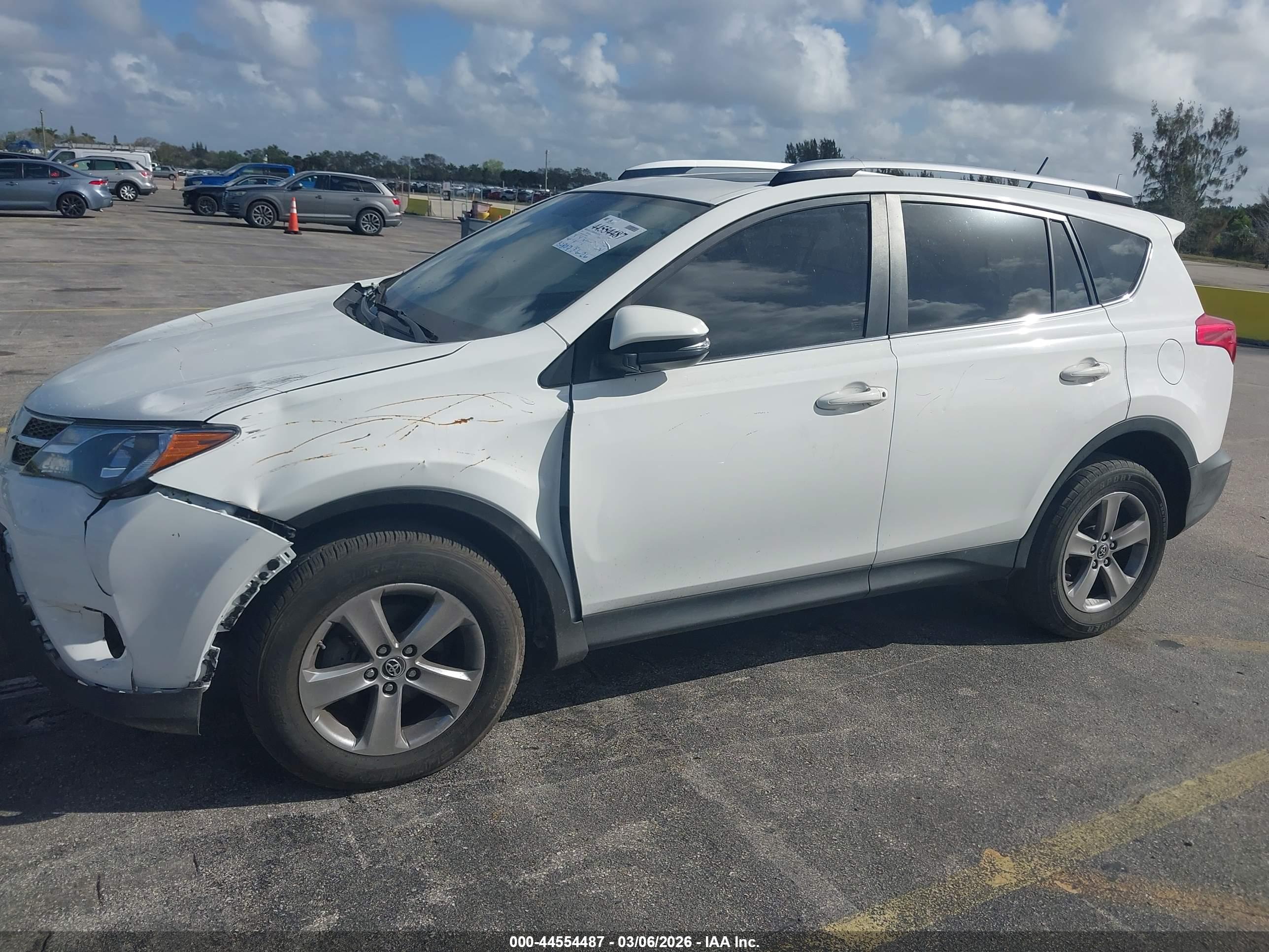 TOYOTA RAV4 image 6