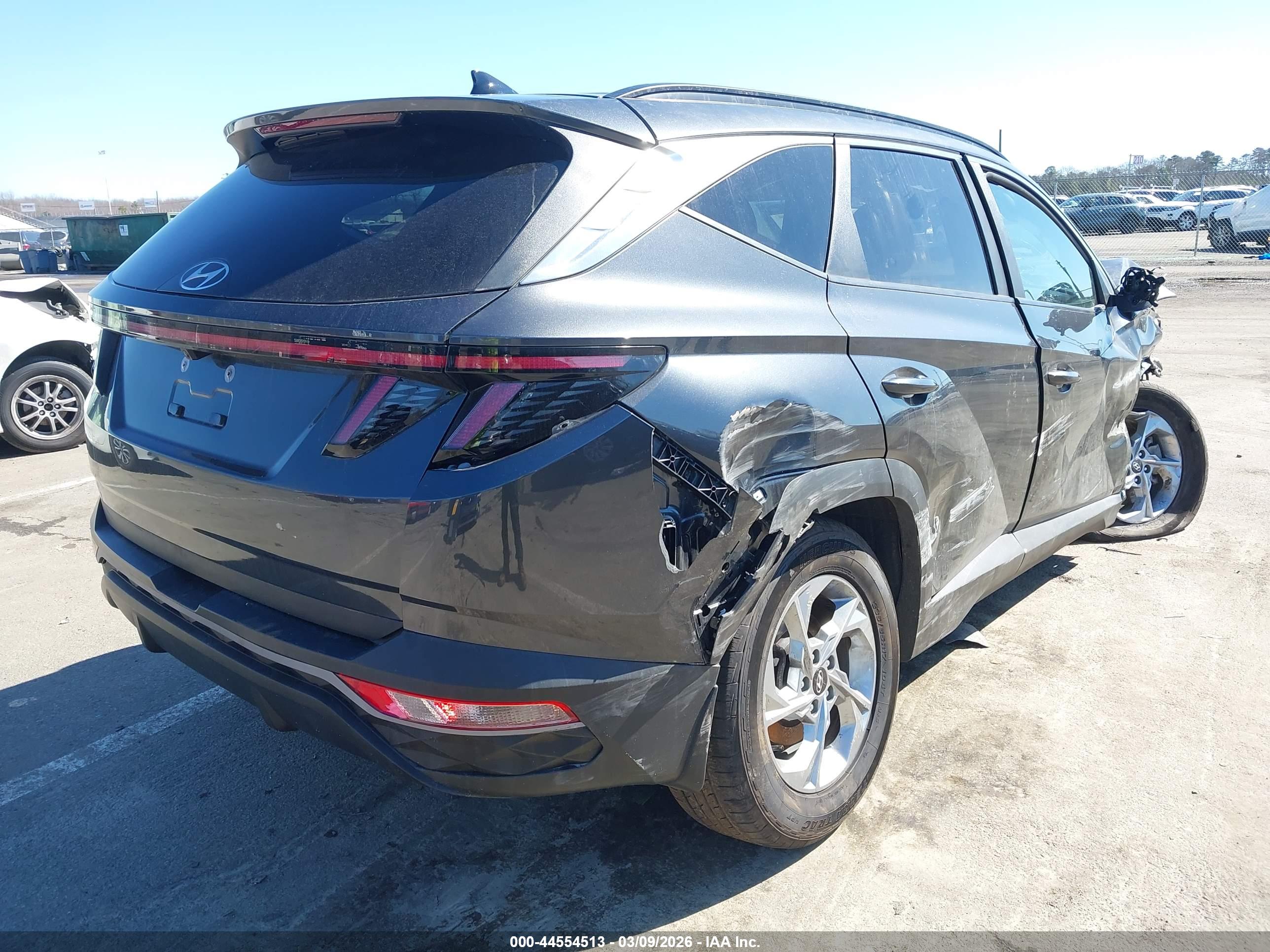 HYUNDAI TUCSON image 4