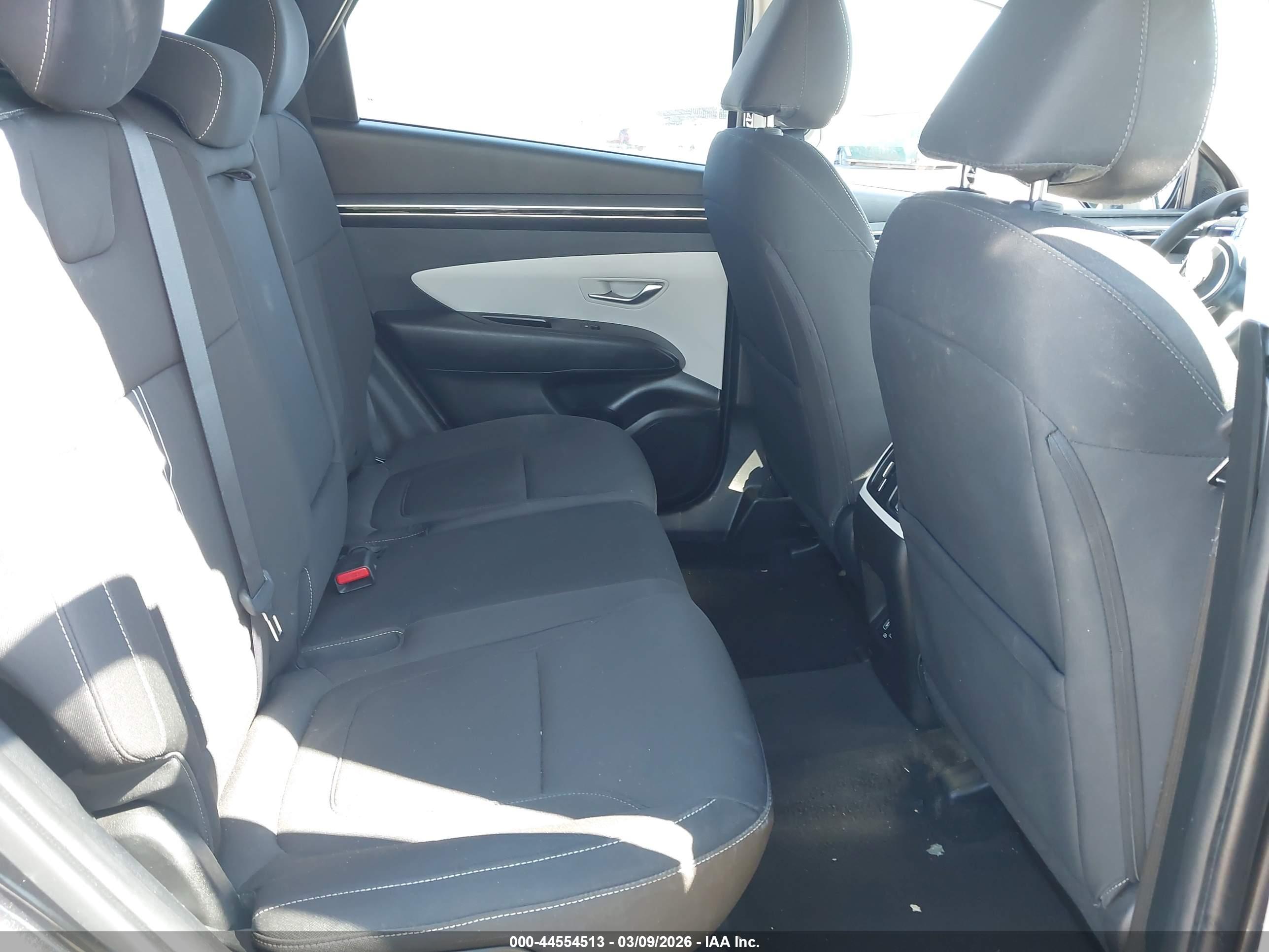 HYUNDAI TUCSON image 8