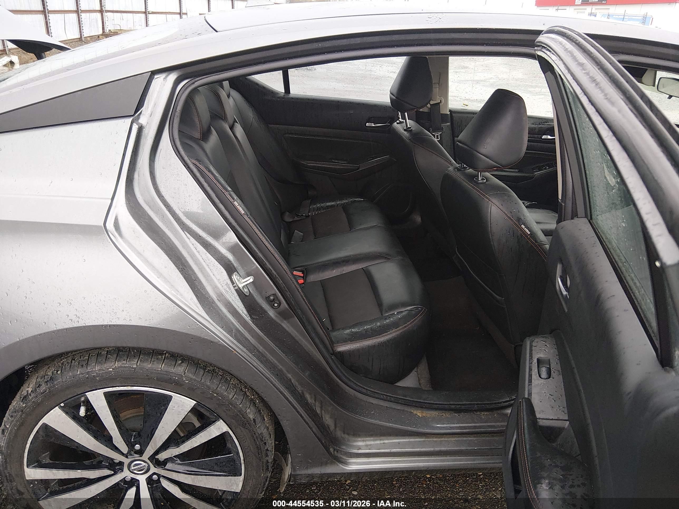NISSAN ALTIMA image 8
