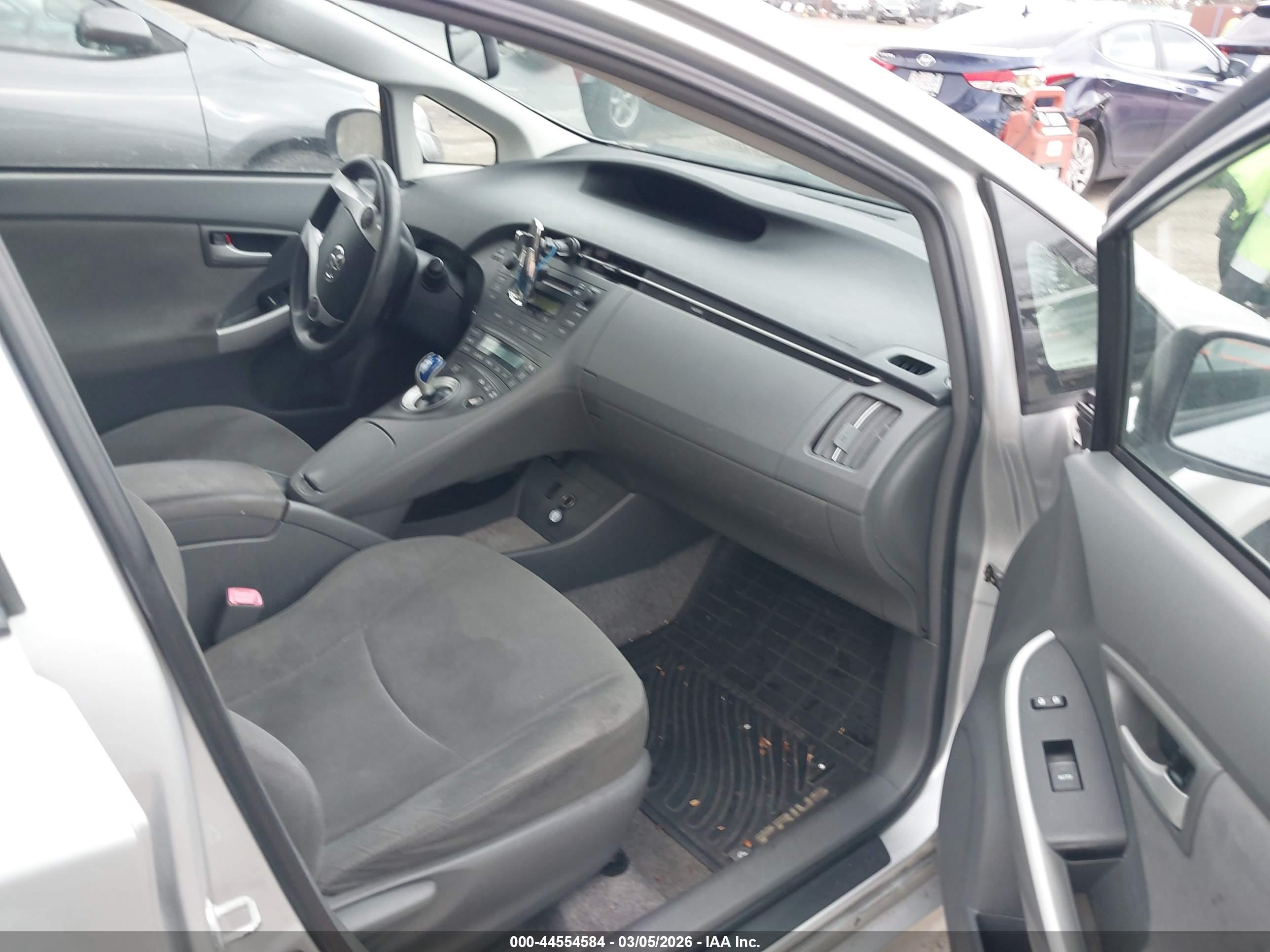 TOYOTA PRIUS image 5