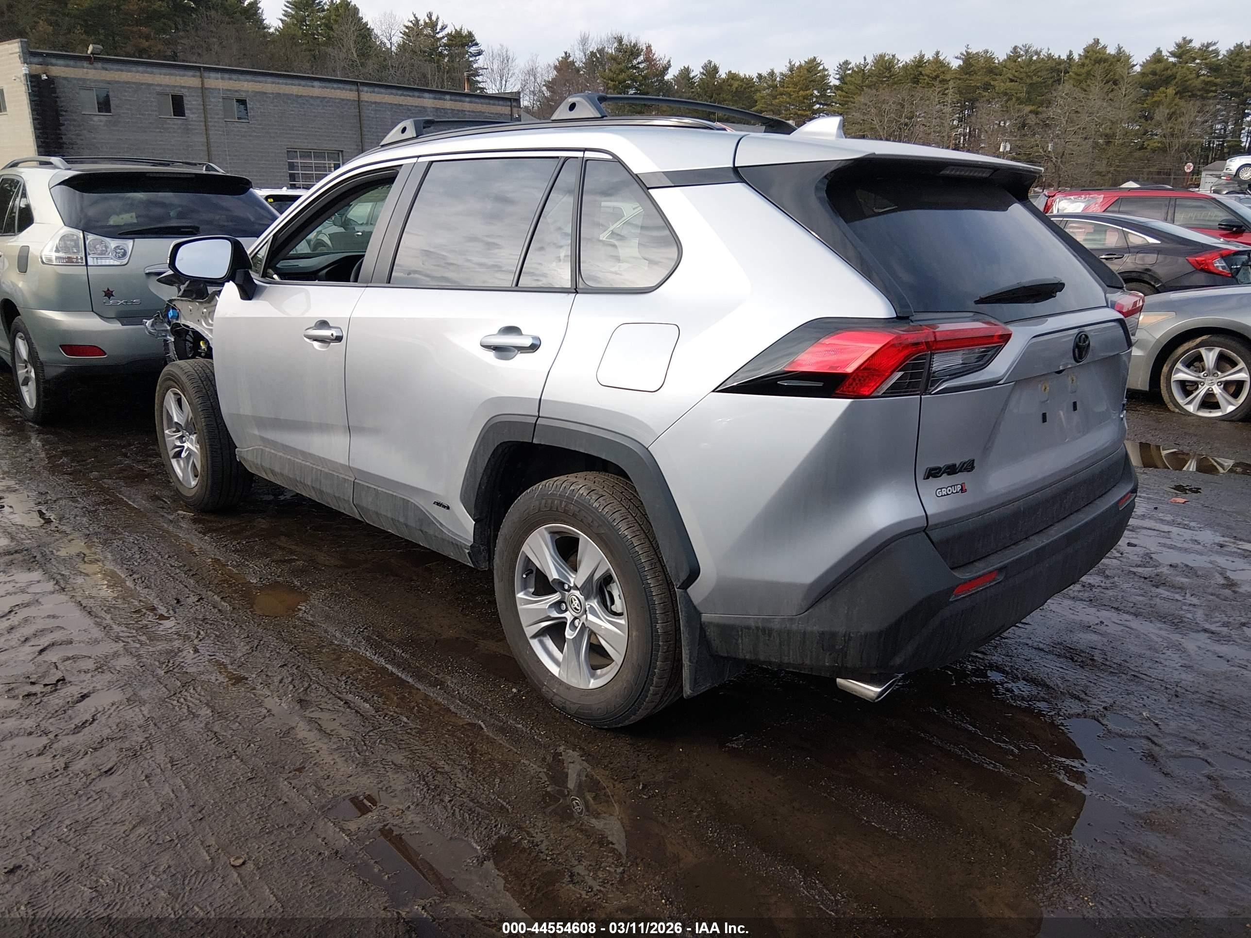 TOYOTA RAV4 image 3