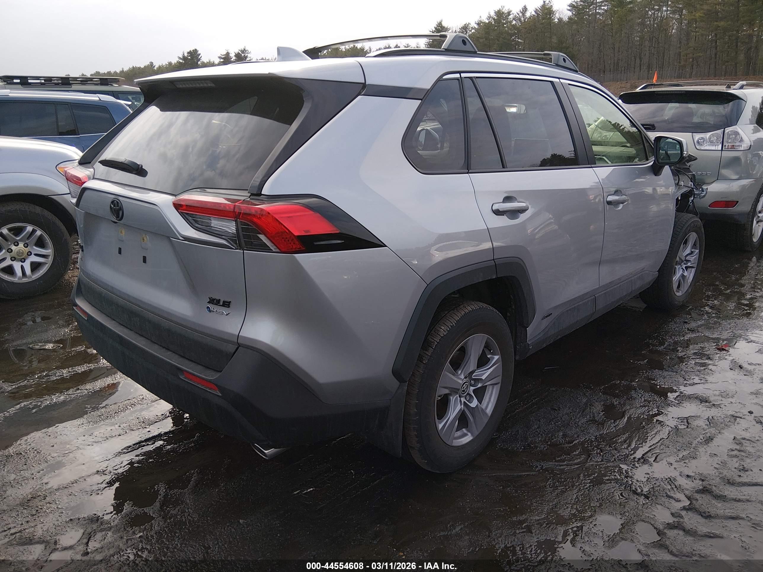 TOYOTA RAV4 image 4