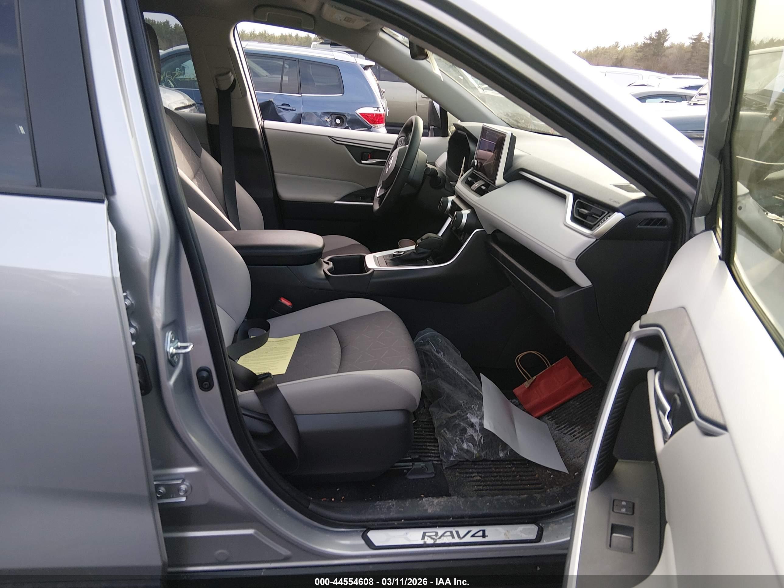 TOYOTA RAV4 image 5