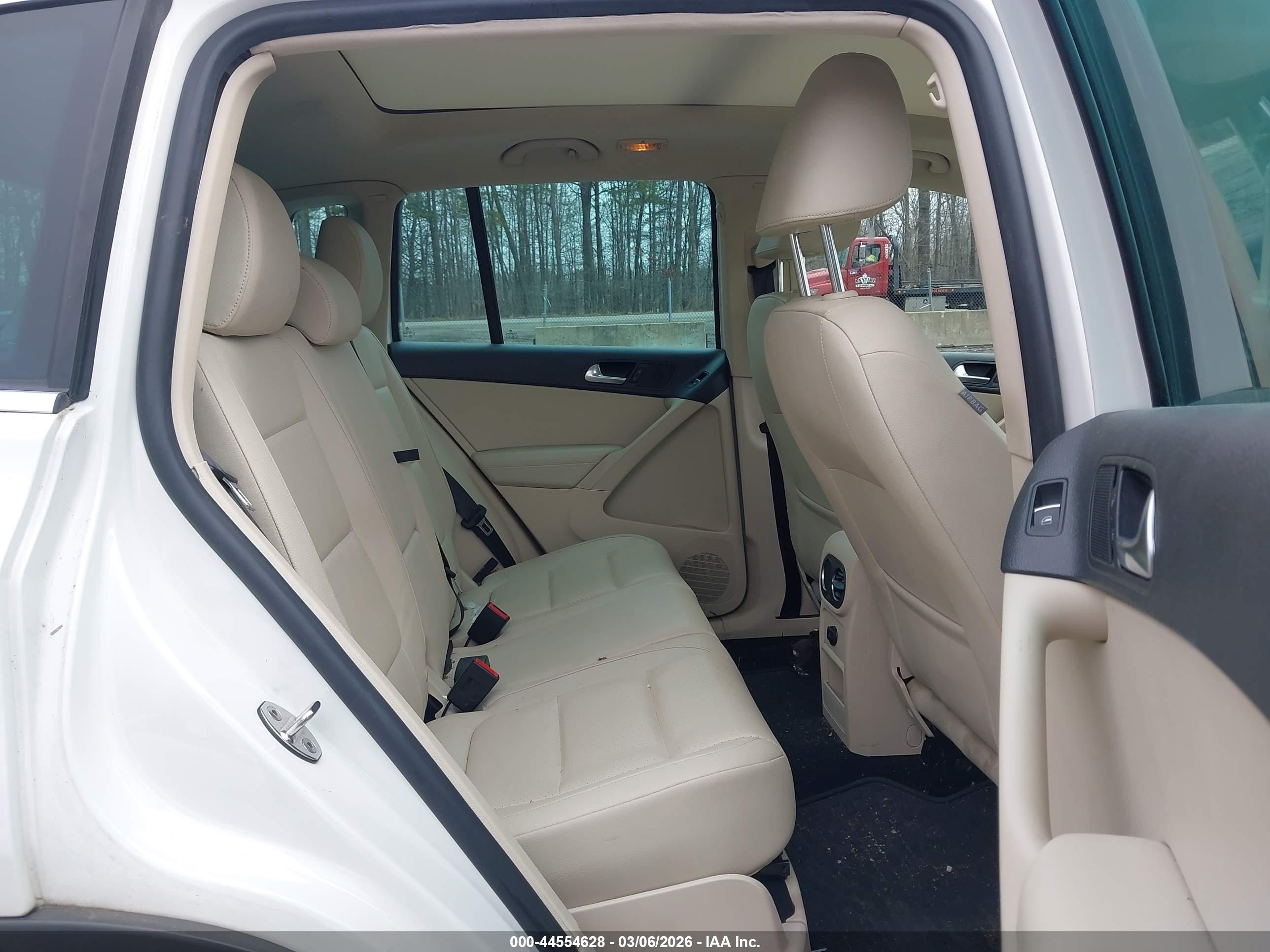 VOLKSWAGEN TIGUAN image 8