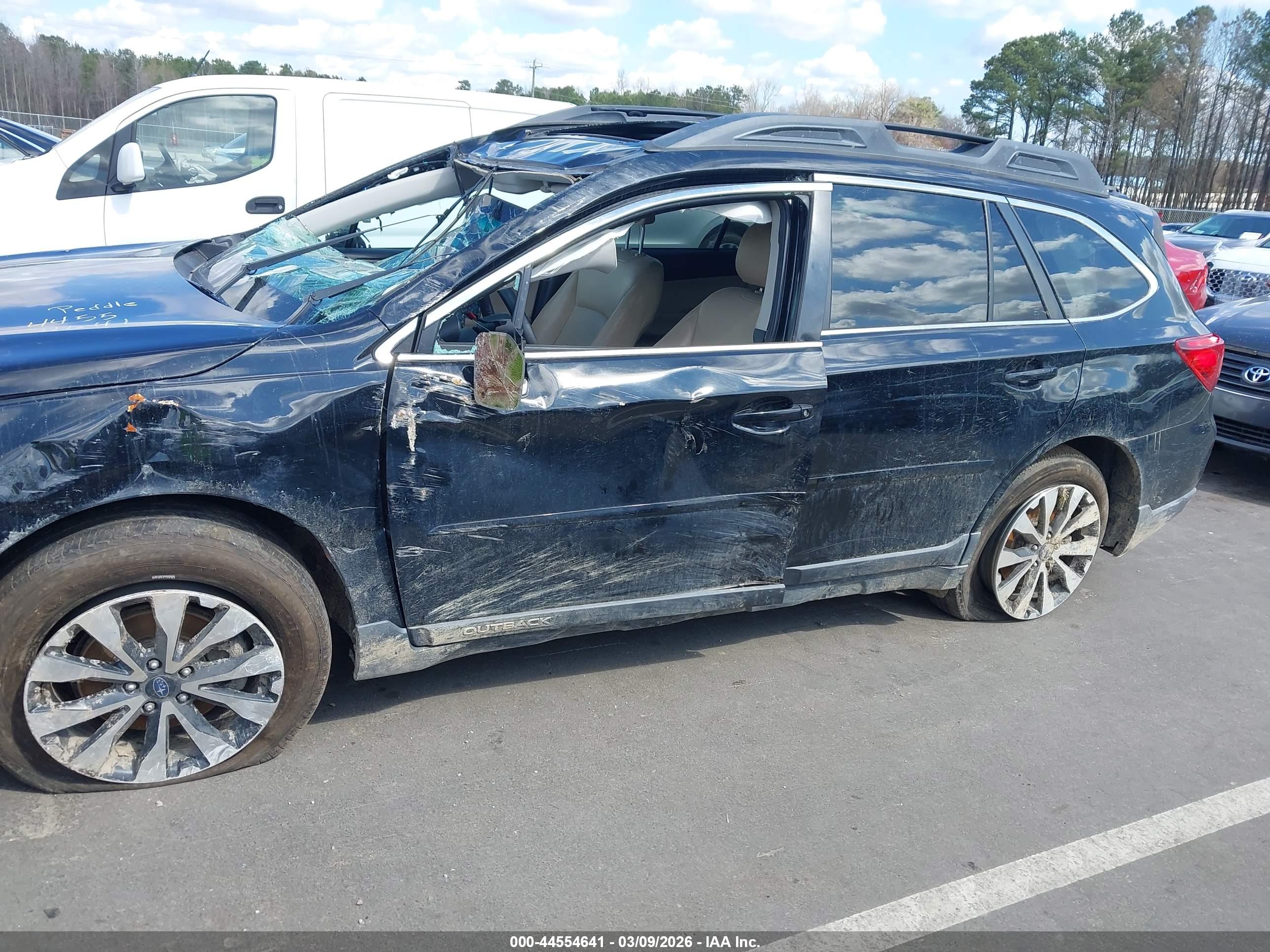 SUBARU OUTBACK image 6