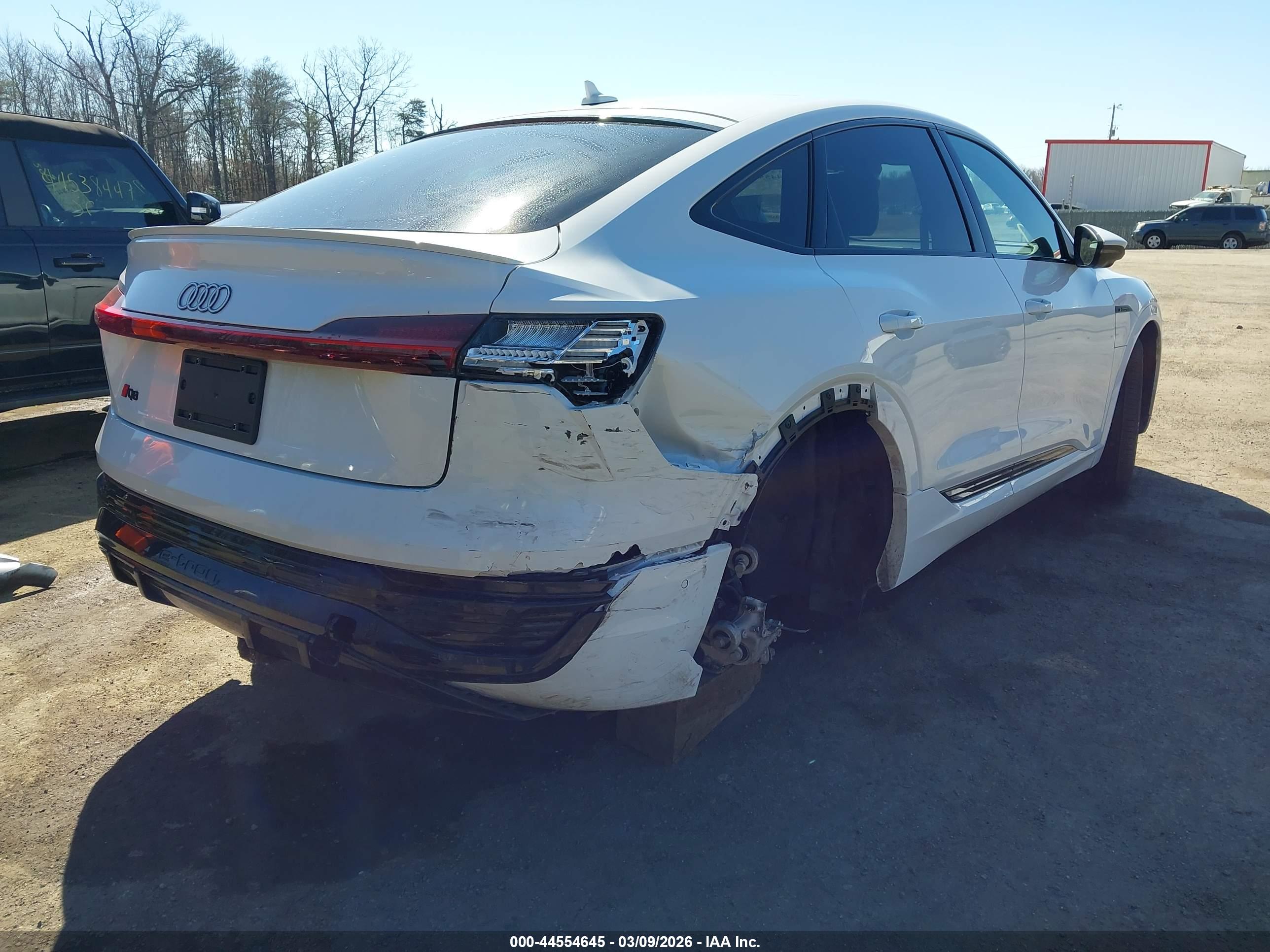 AUDI Q8 image 4