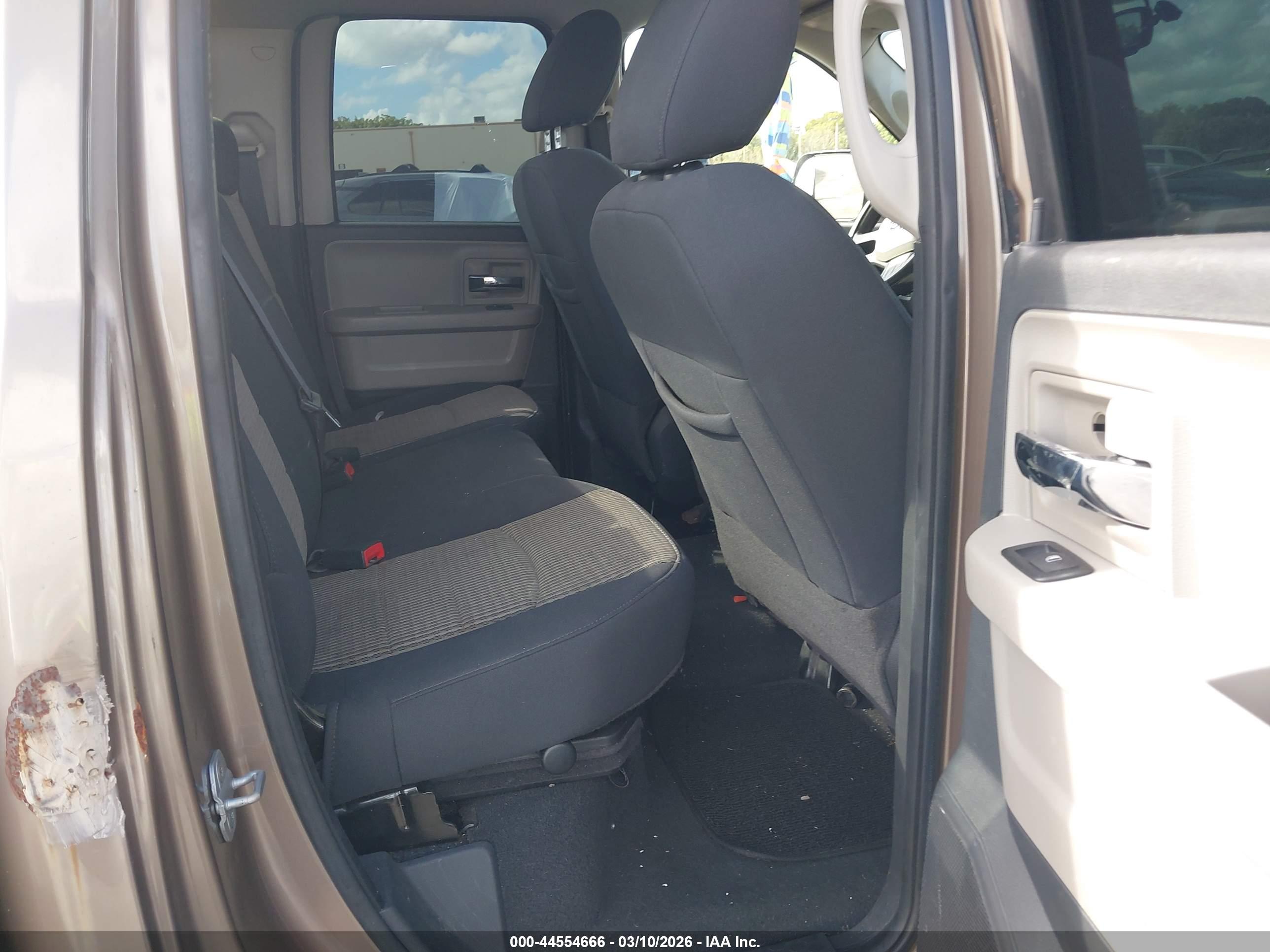DODGE RAM image 8
