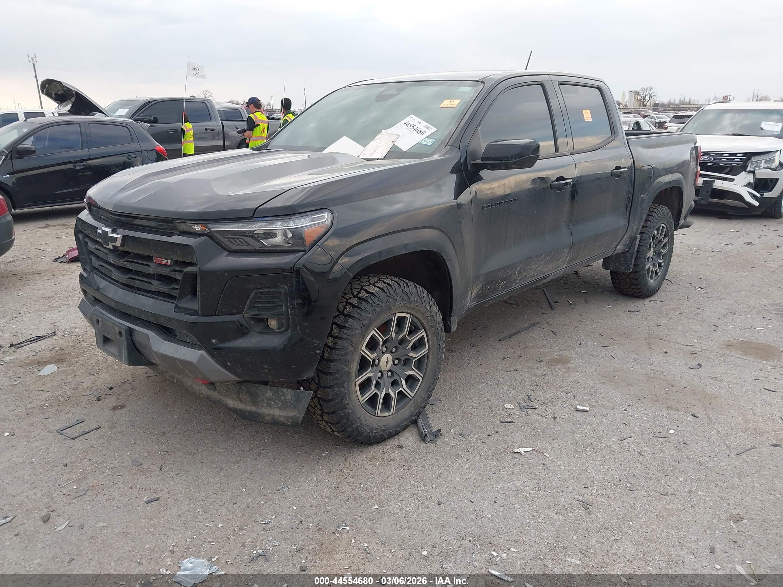 CHEVROLET COLORADO image 2