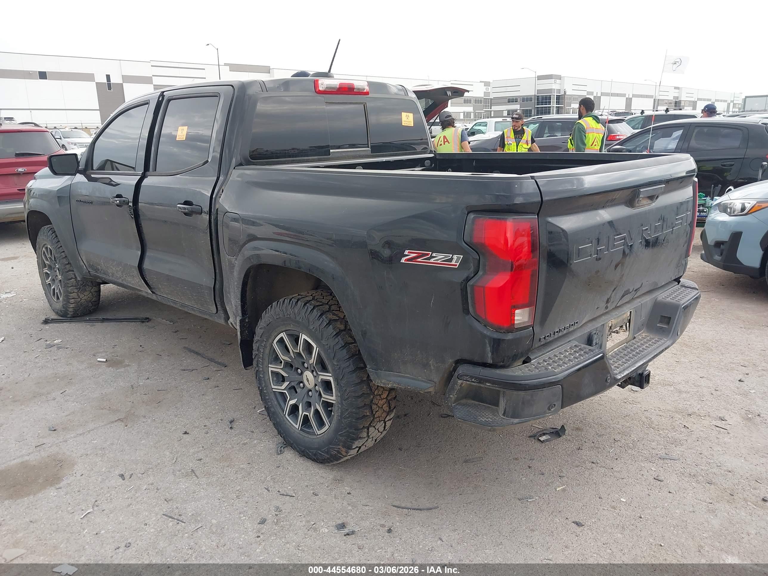 CHEVROLET COLORADO image 3
