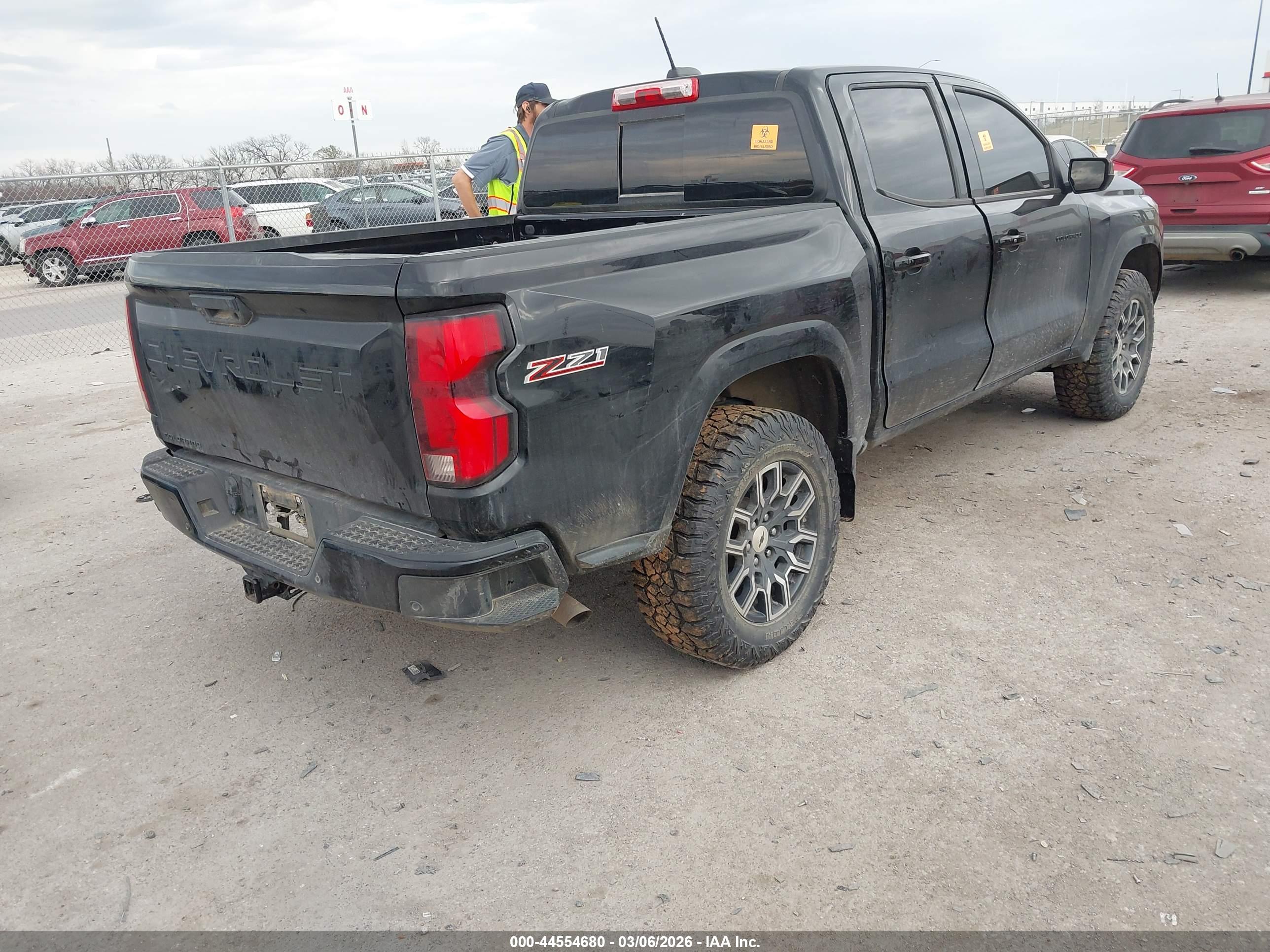 CHEVROLET COLORADO image 4