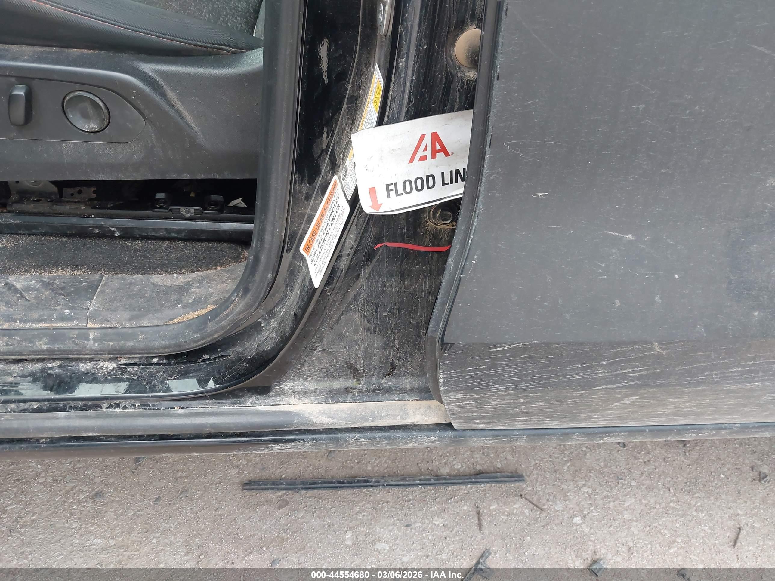 CHEVROLET COLORADO image 6