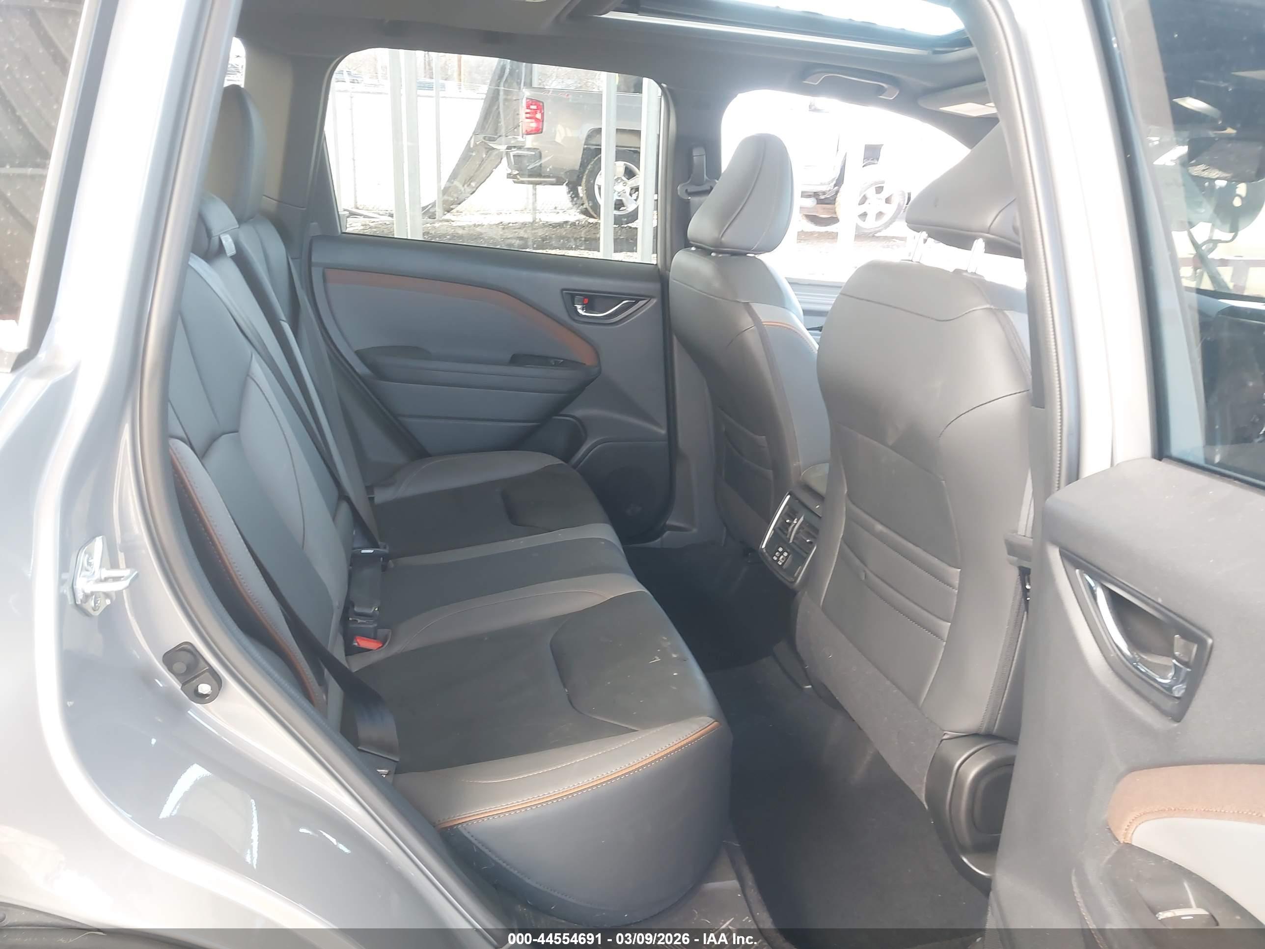 SUBARU FORESTER image 8