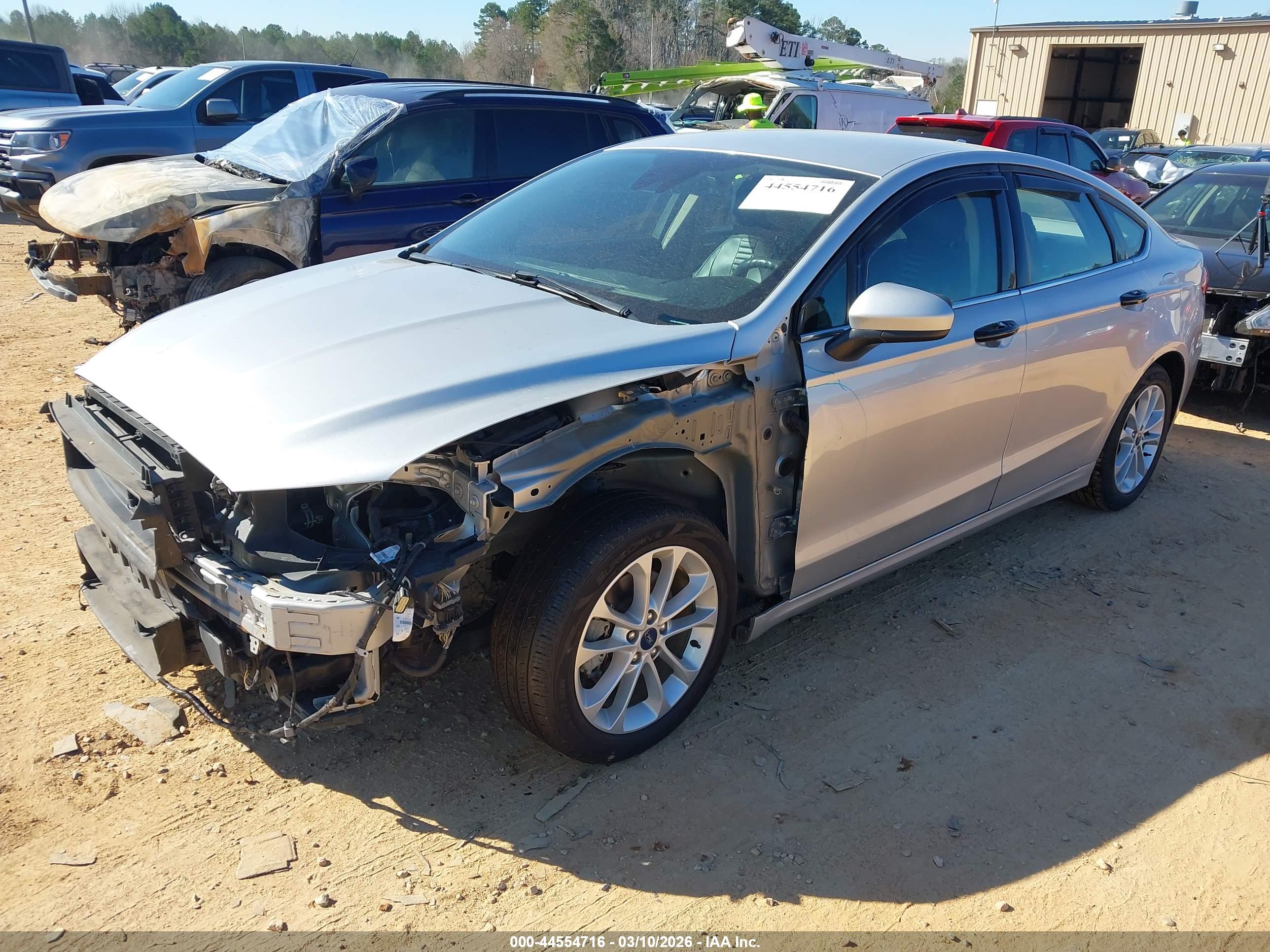 FORD FUSION image 2