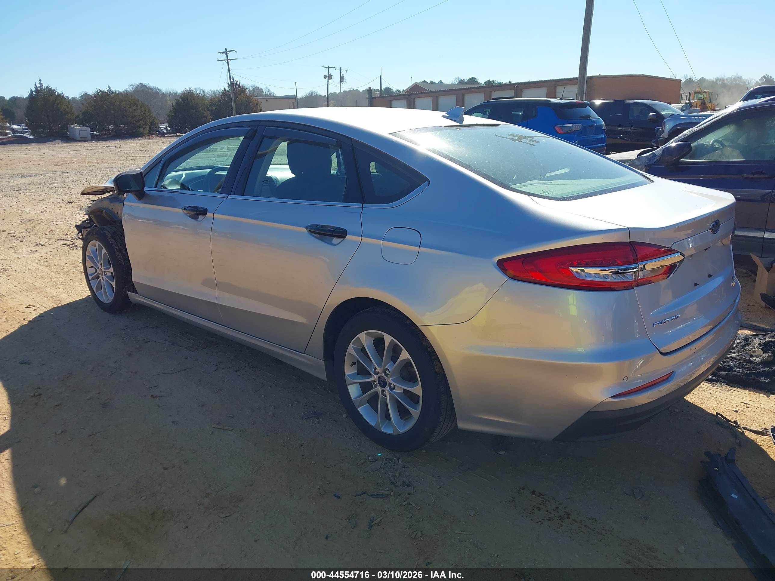 FORD FUSION image 3