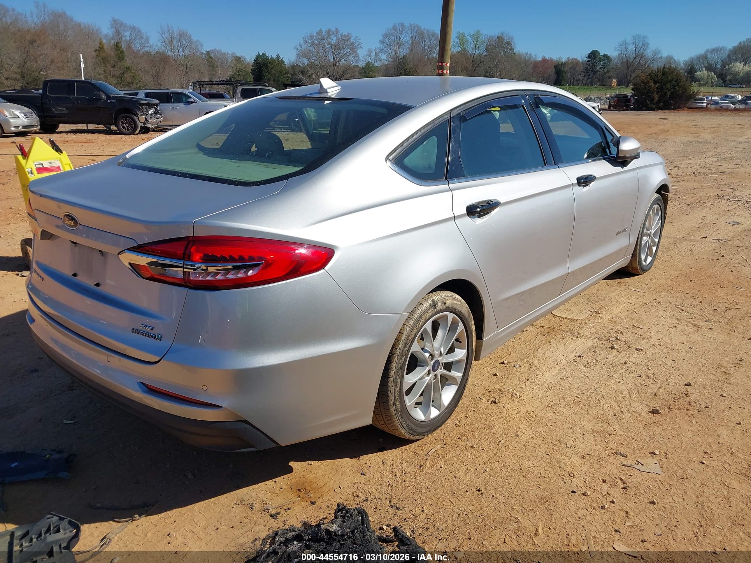 FORD FUSION image 4