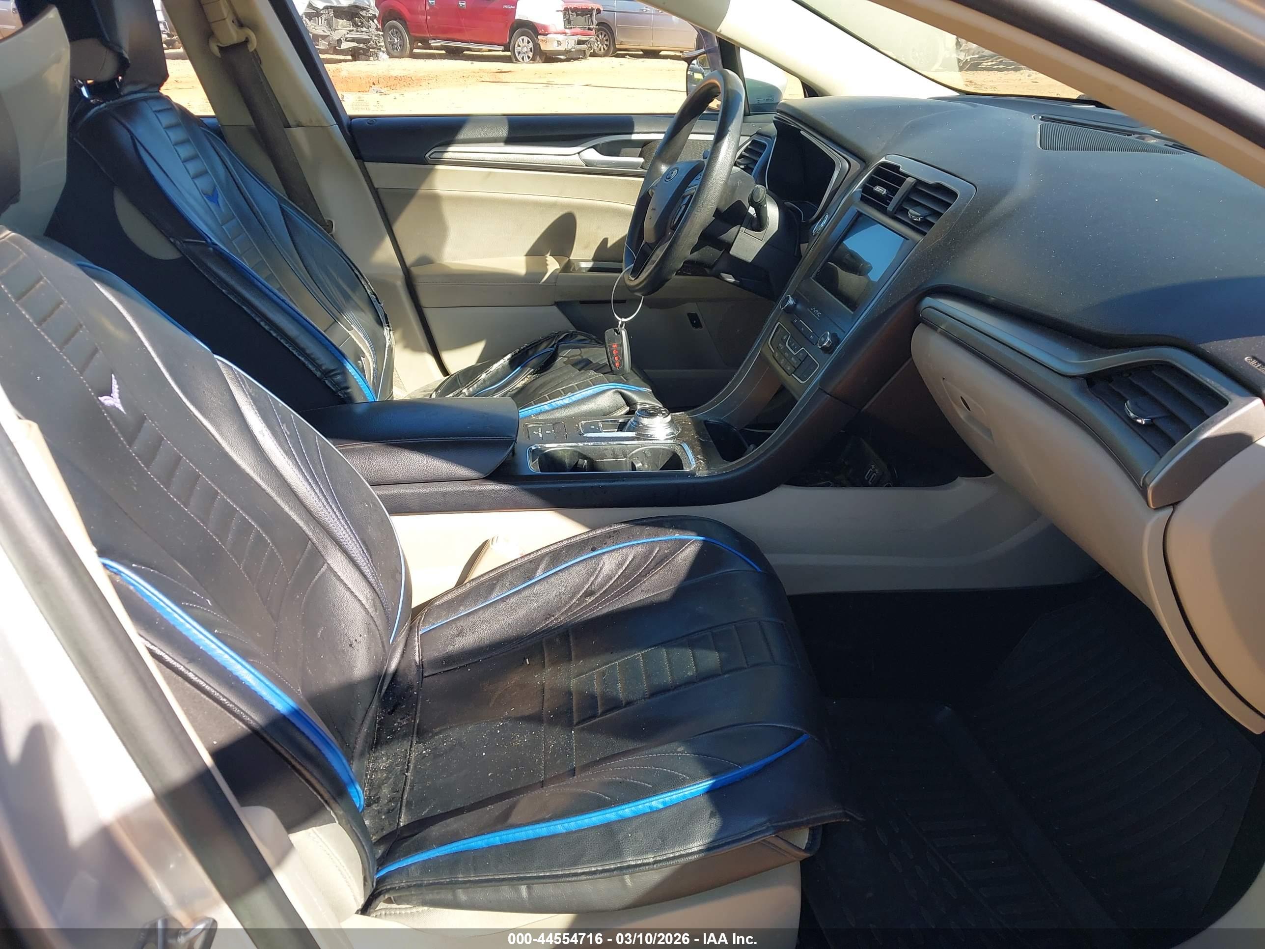 FORD FUSION image 5
