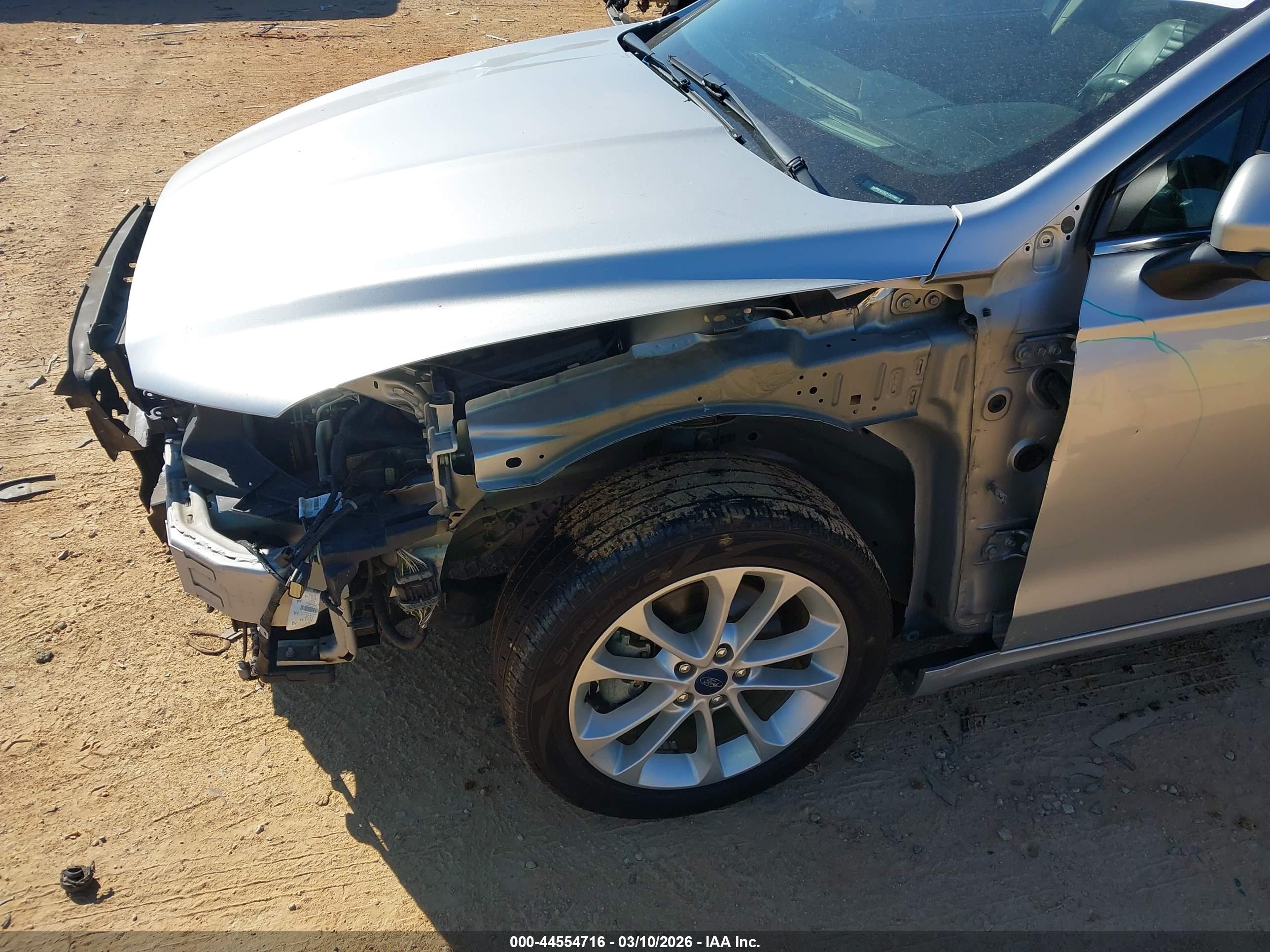FORD FUSION image 6