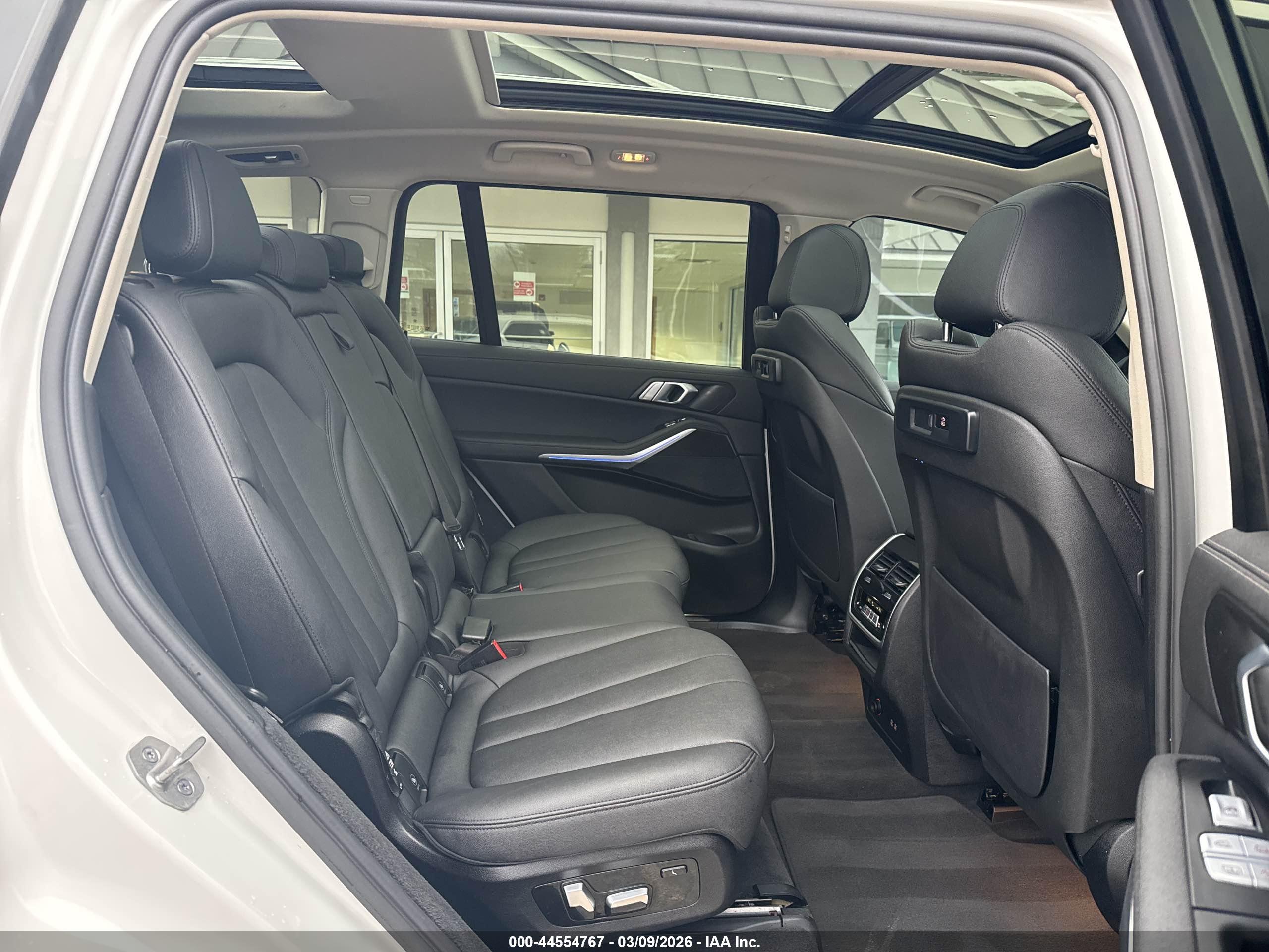 BMW X7 image 8