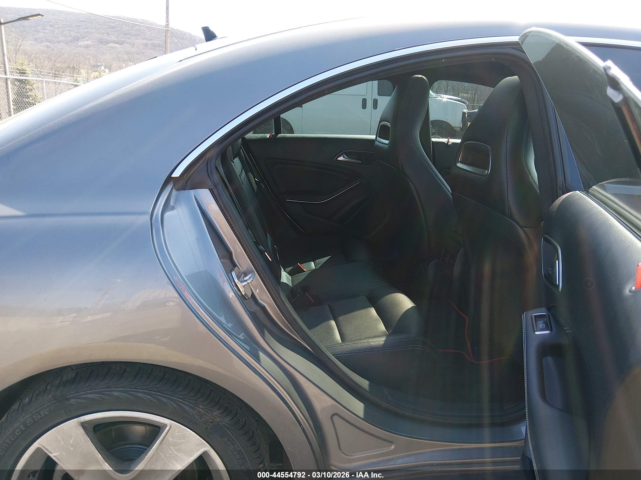 MERCEDES-BENZ CLA image 8