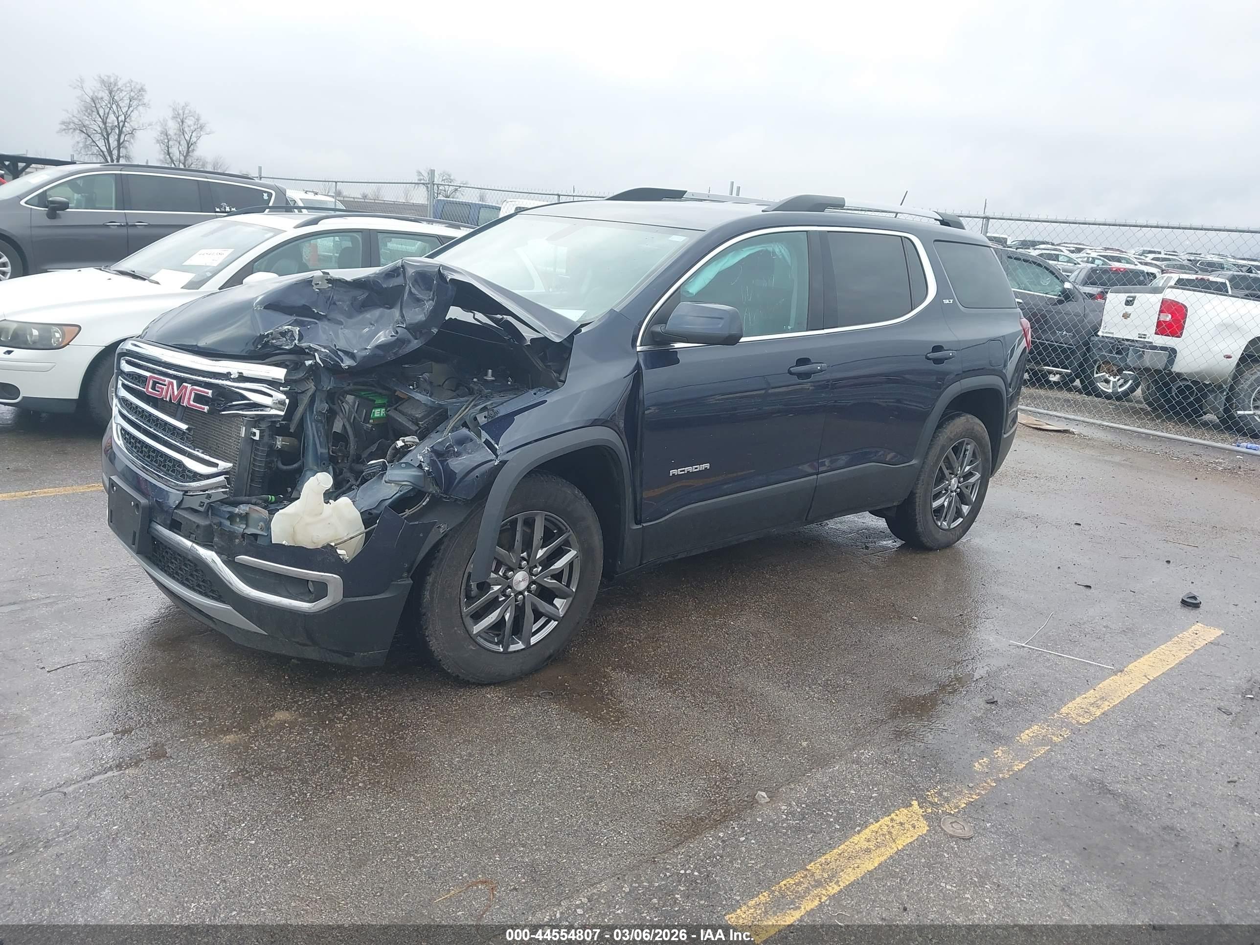 GMC ACADIA image 2