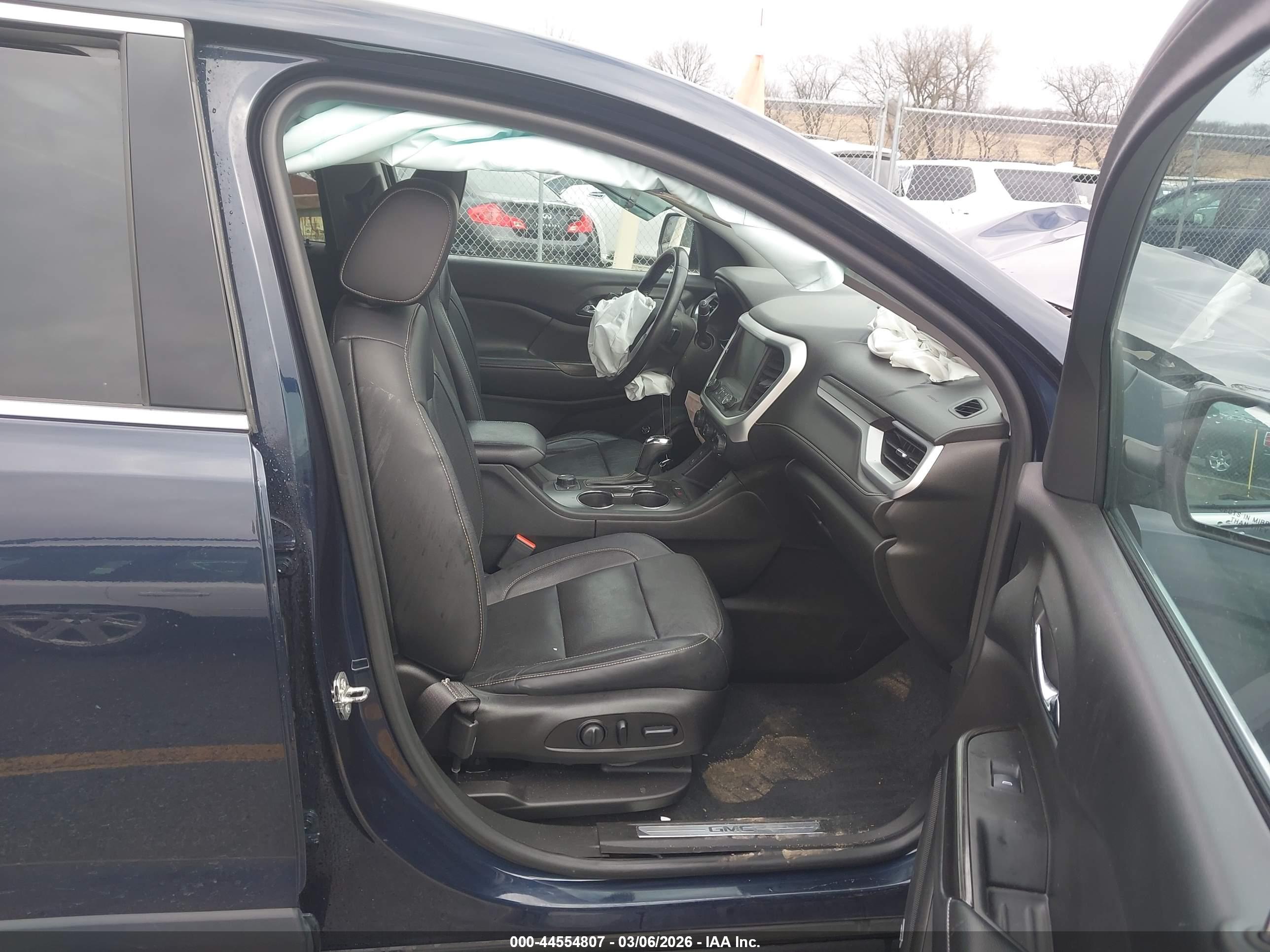 GMC ACADIA image 5