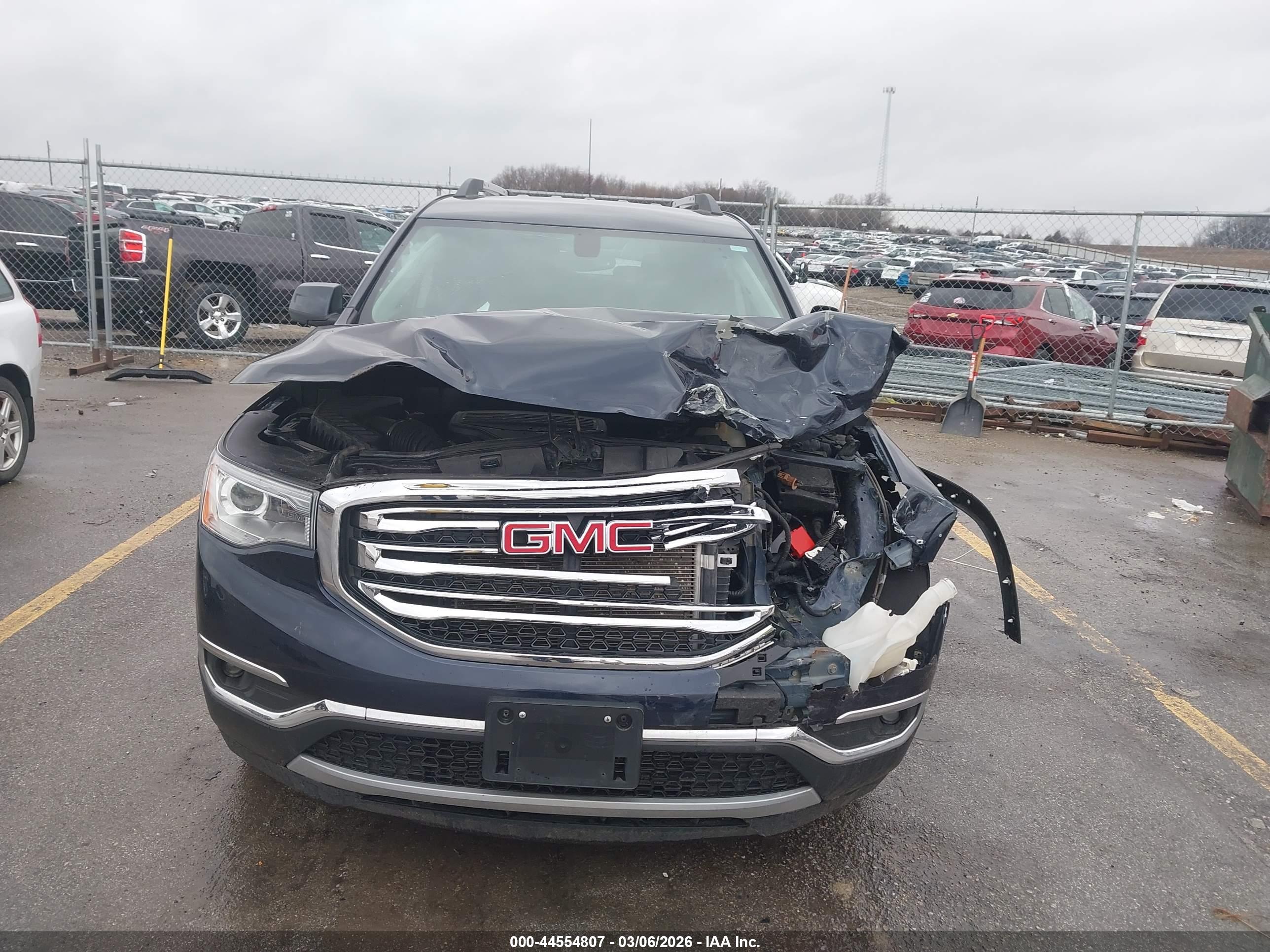 GMC ACADIA image 6