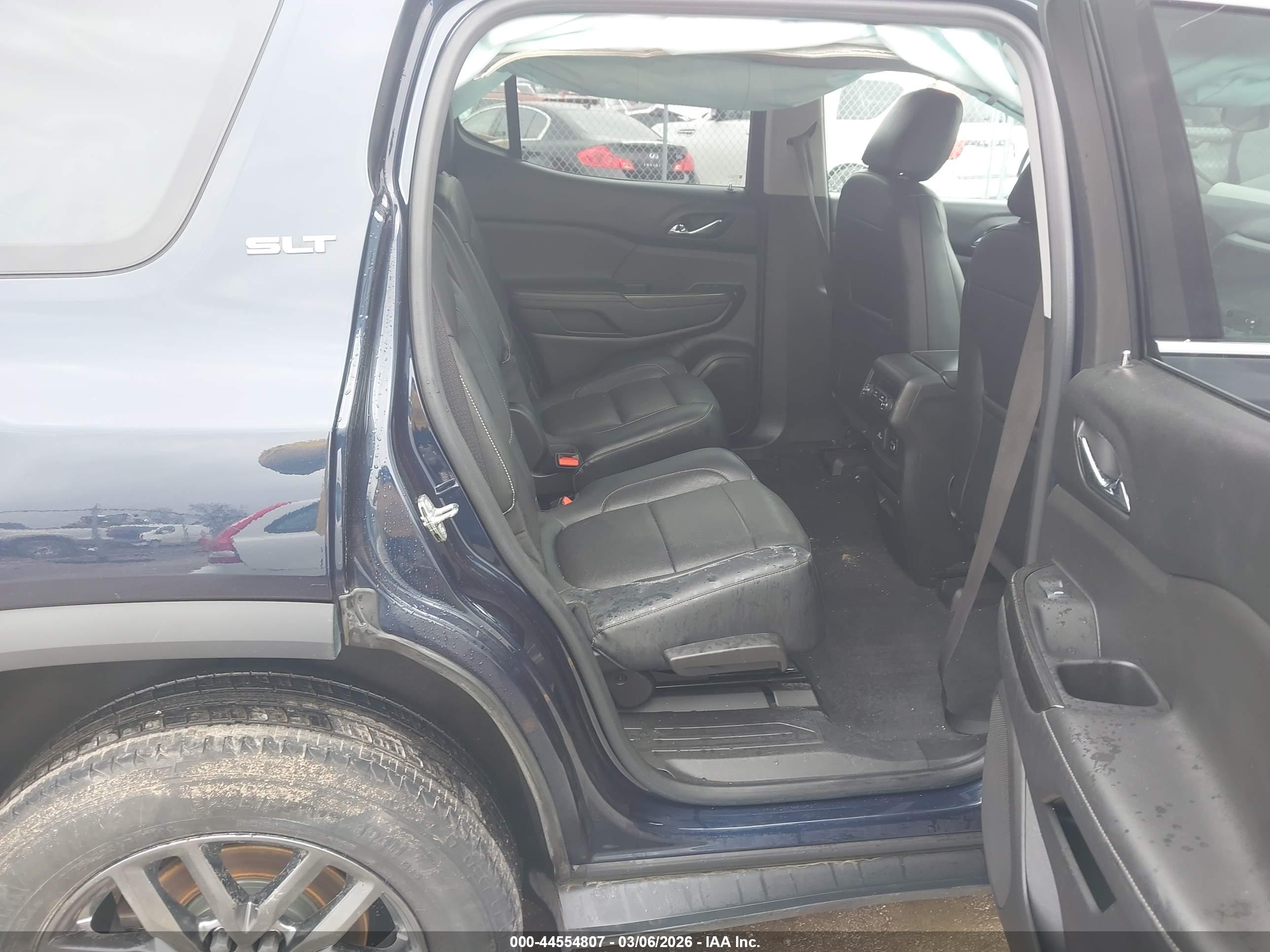GMC ACADIA image 8