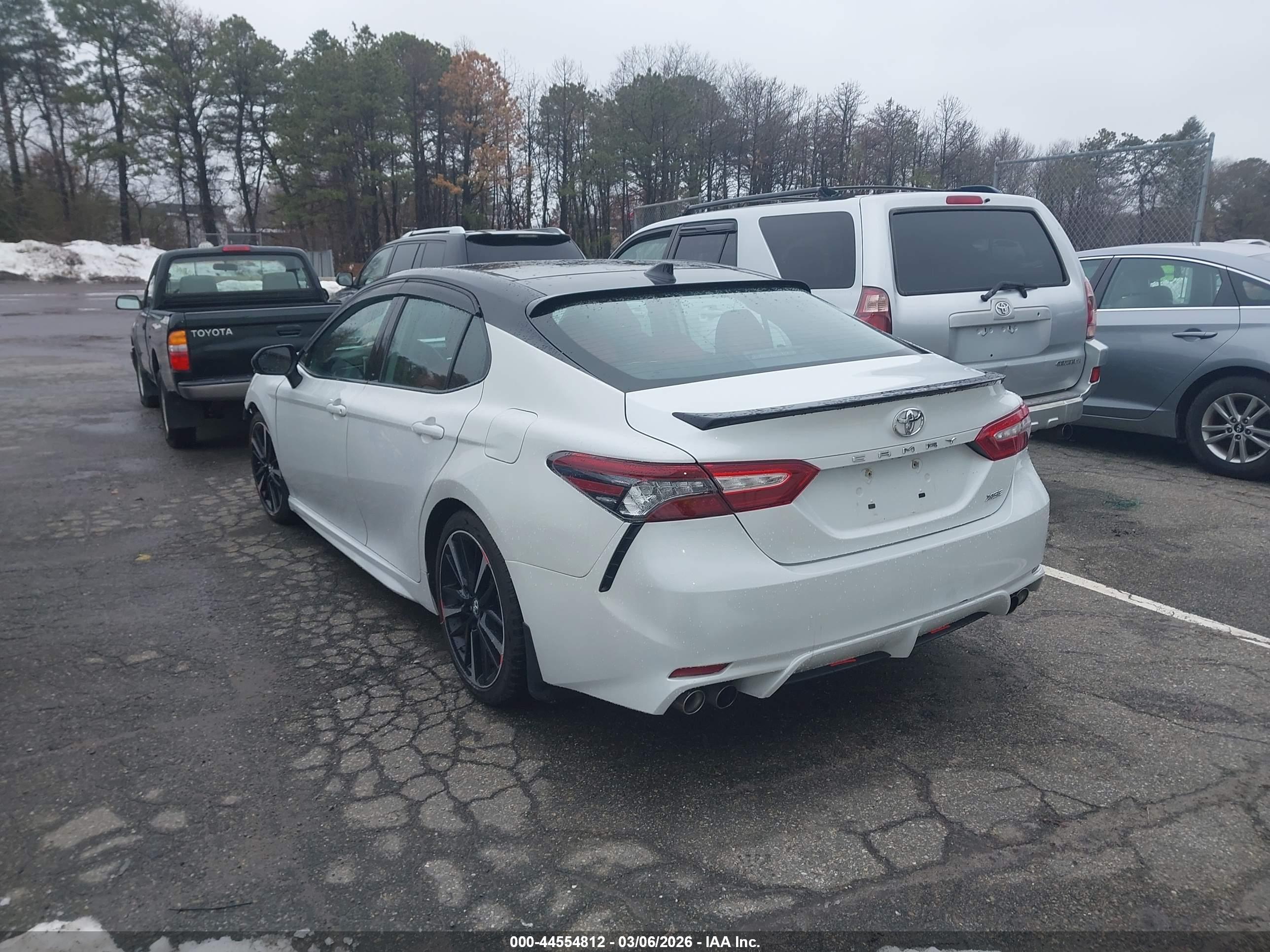 TOYOTA CAMRY image 3
