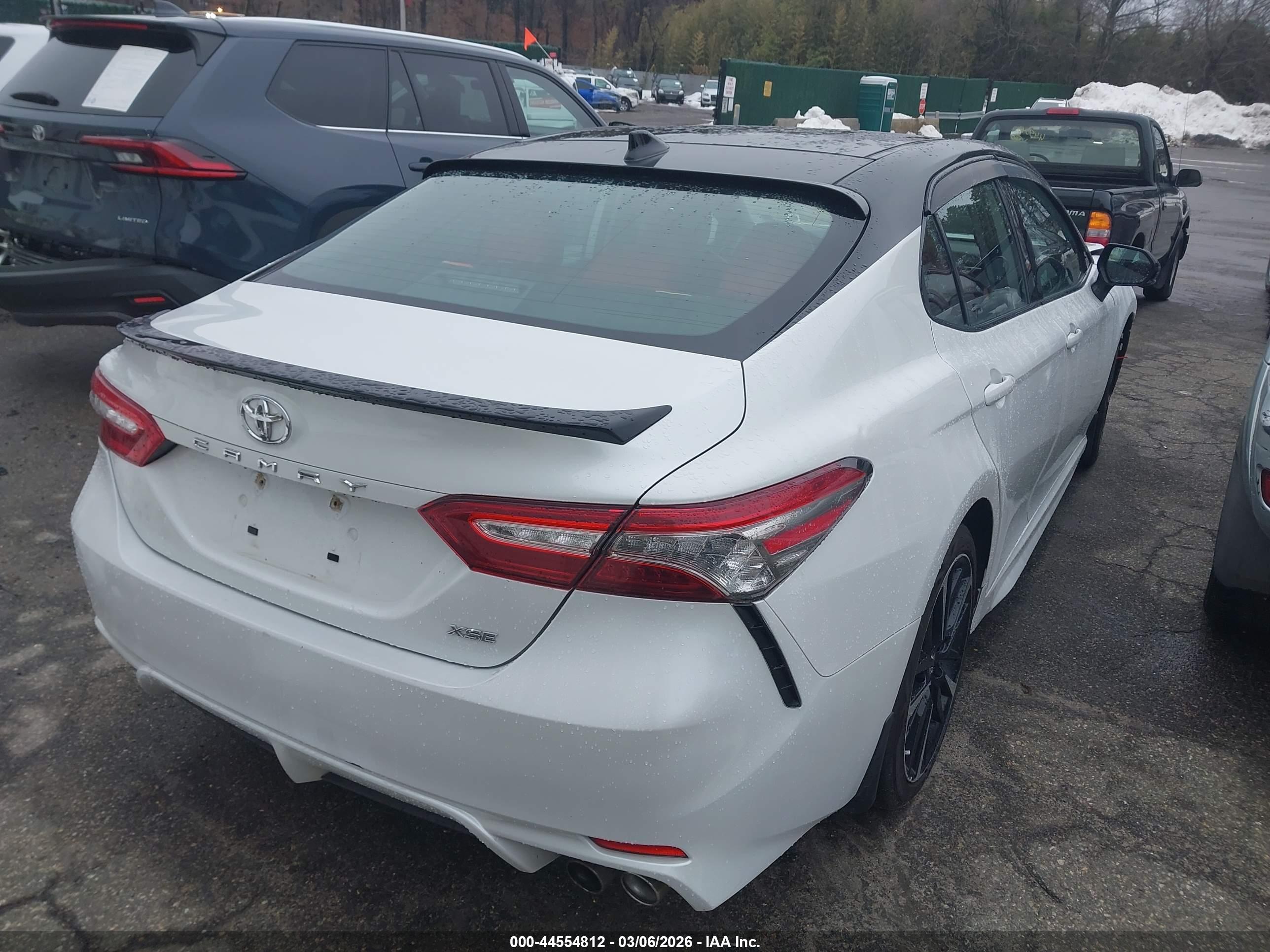 TOYOTA CAMRY image 4