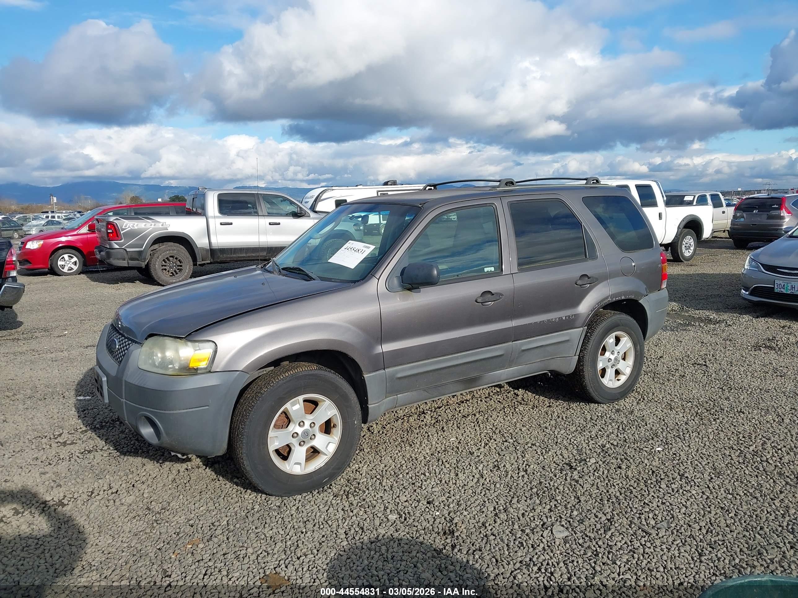 FORD ESCAPE image 2