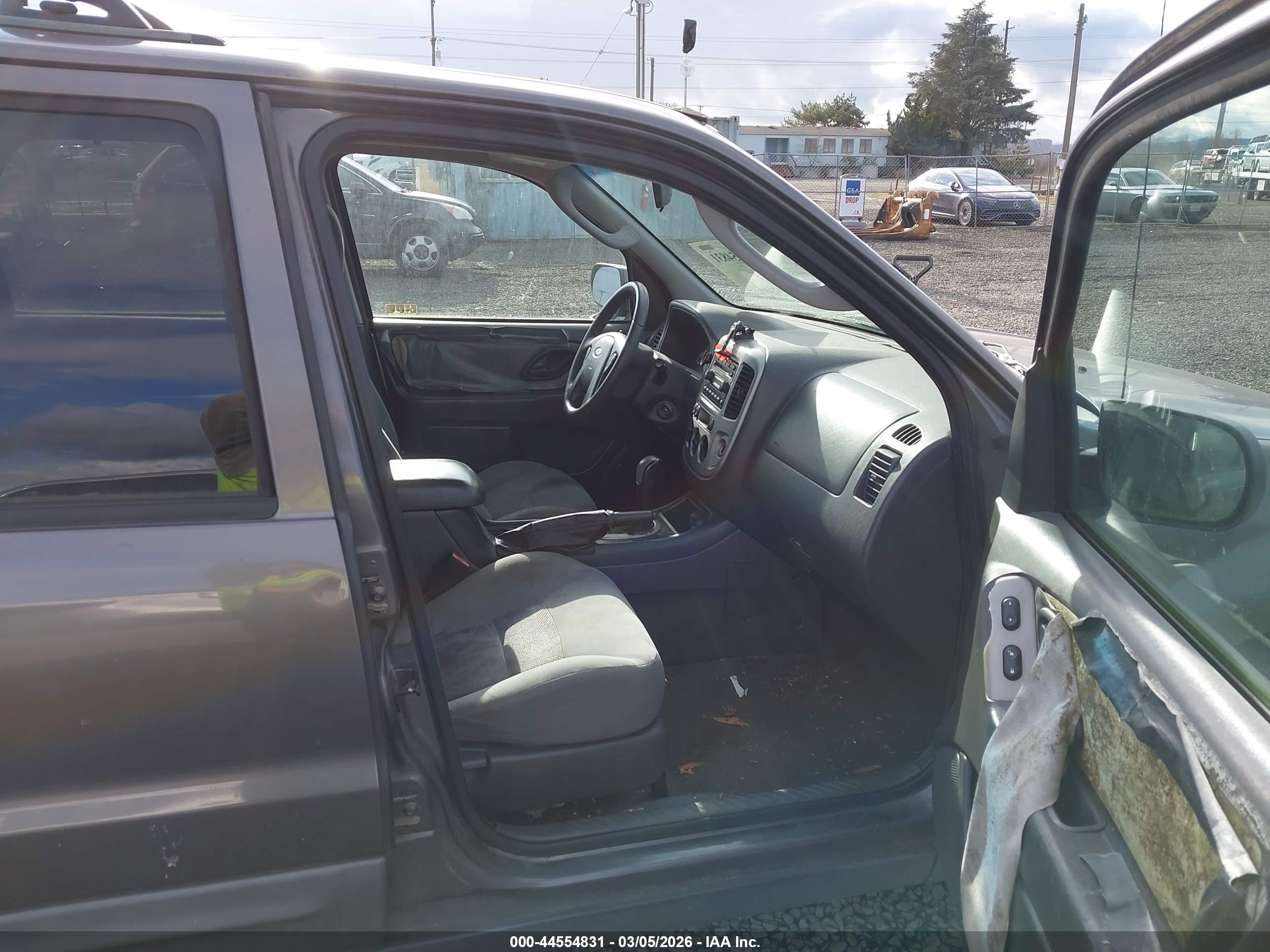 FORD ESCAPE image 5