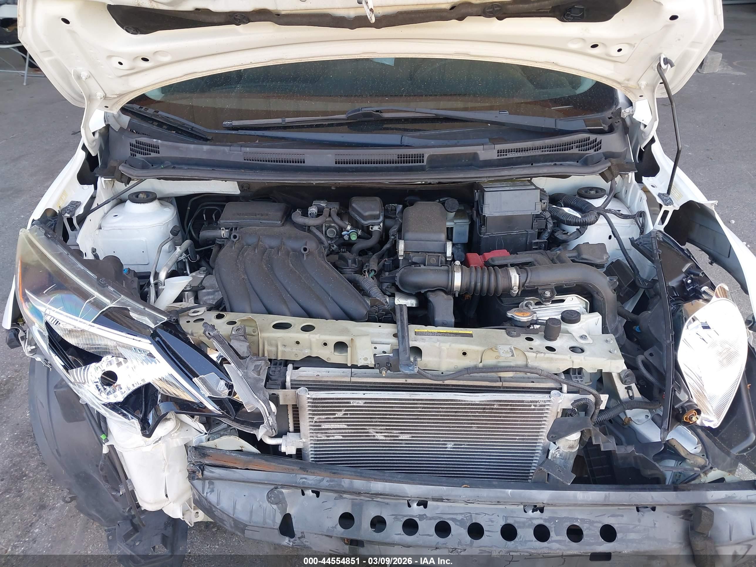 NISSAN VERSA image 10