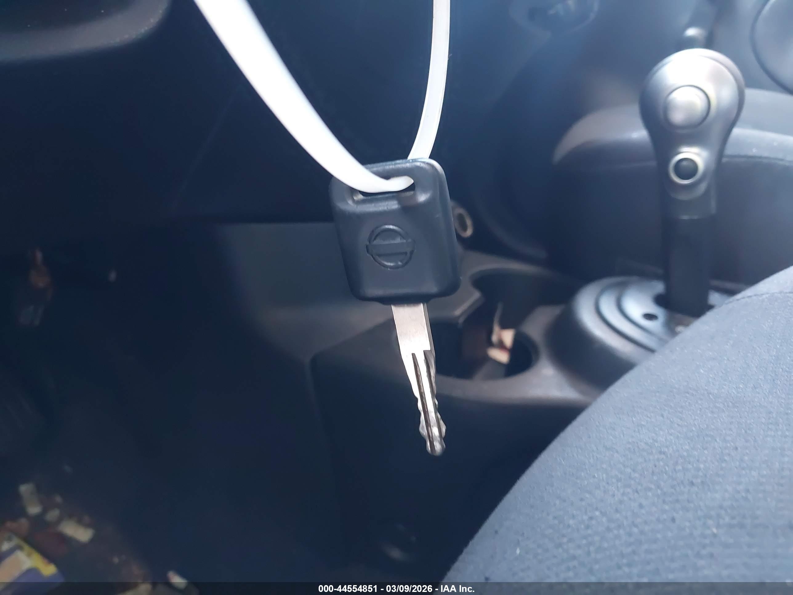 NISSAN VERSA image 11