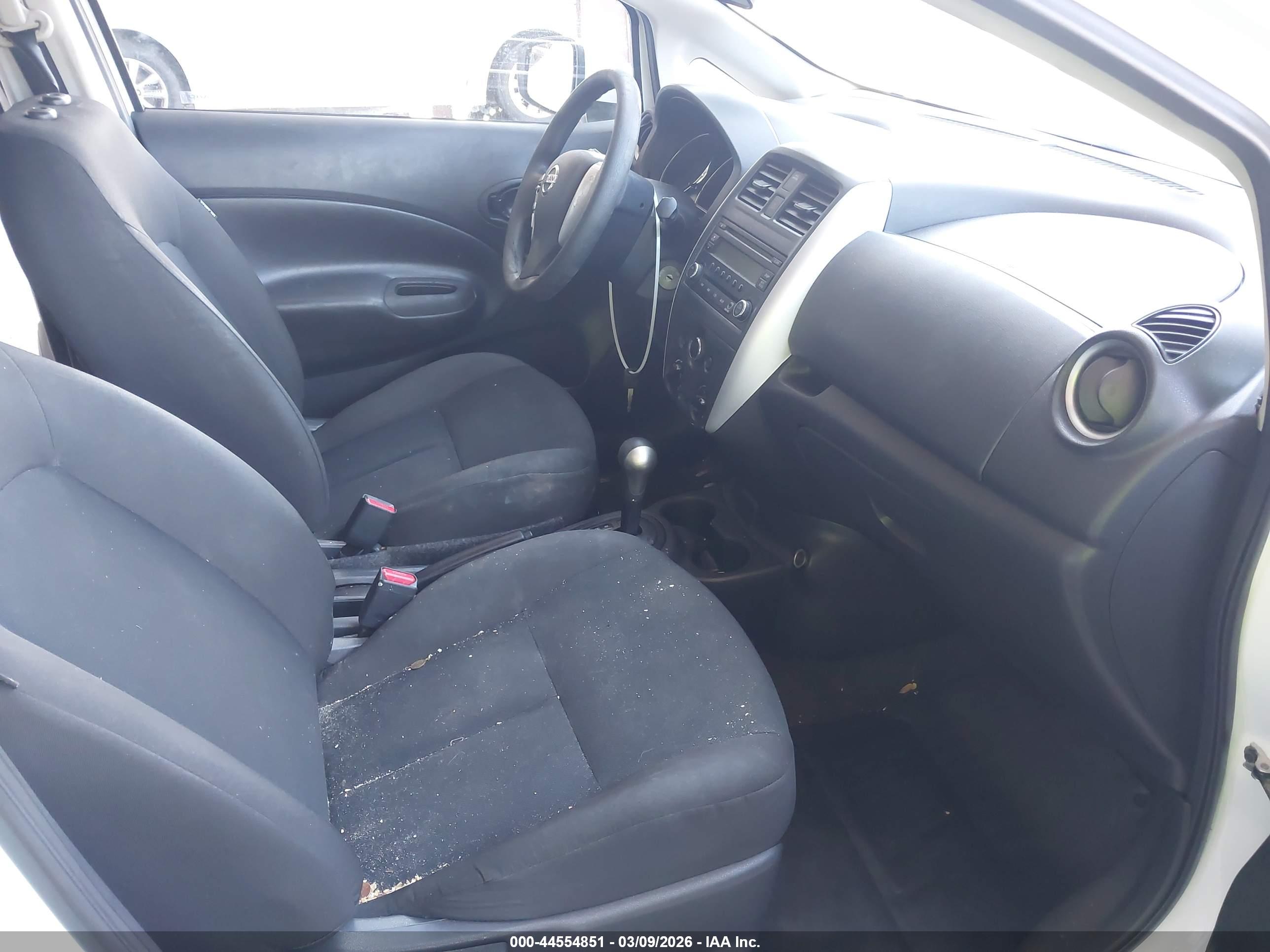 NISSAN VERSA image 5