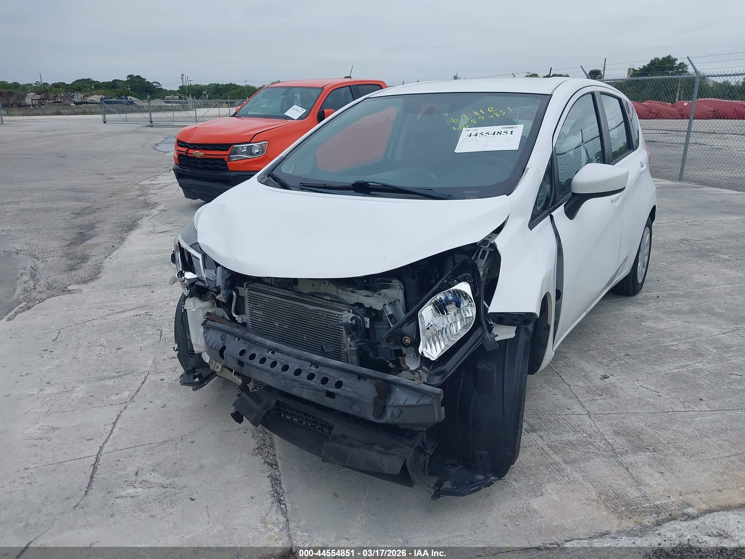 NISSAN VERSA image 6
